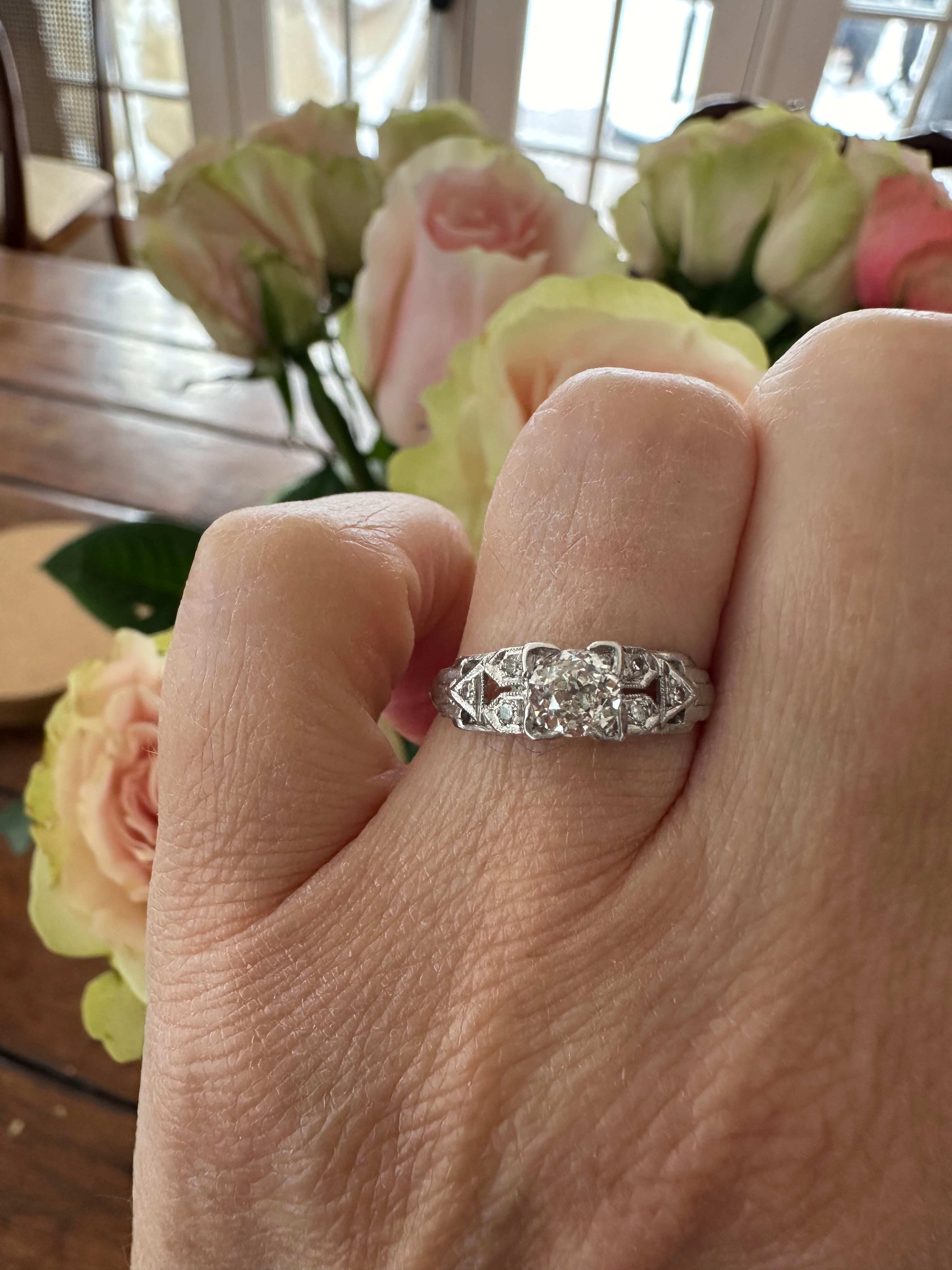 Art Deco 0.52-Carat Diamond Engagement Ring  For Sale 3