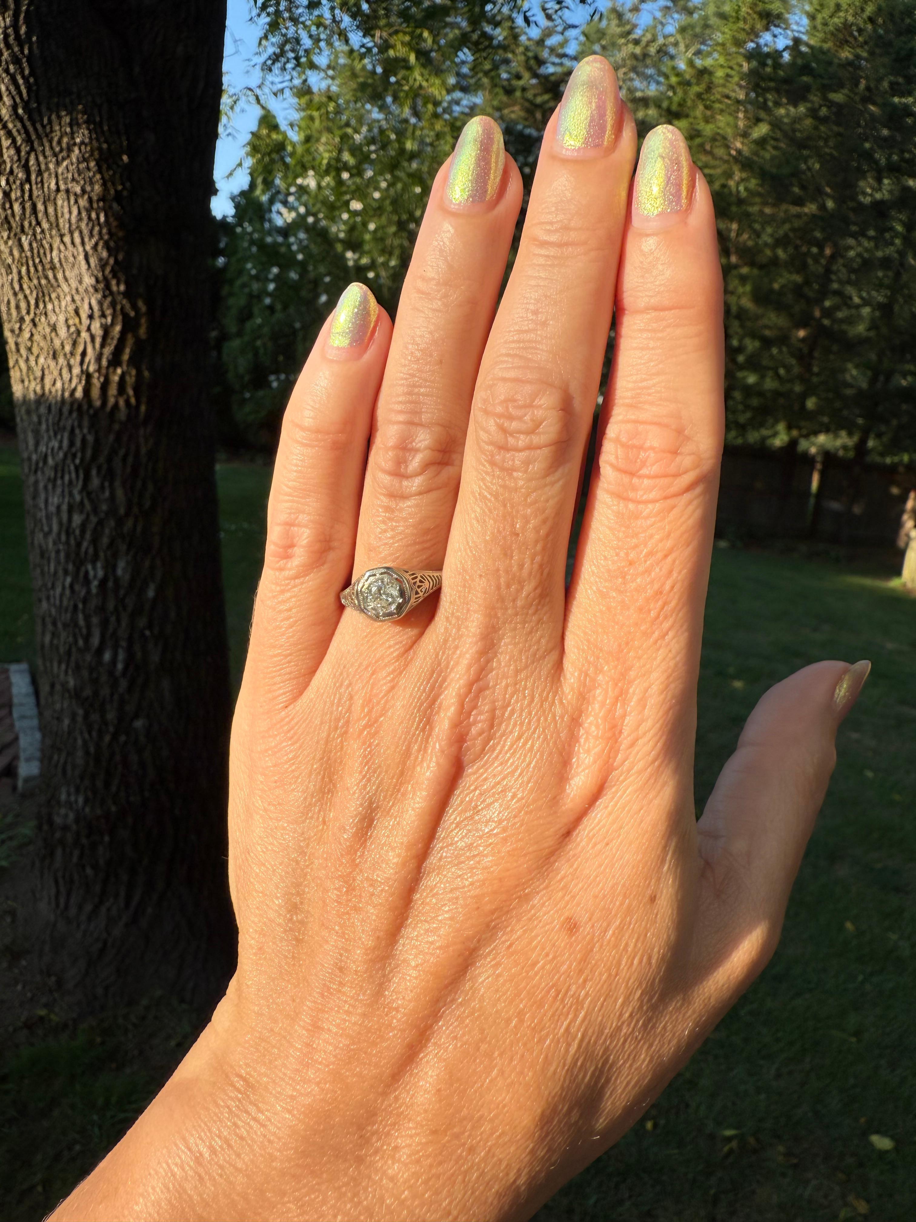 Art Deco 0.52 Ct Diamond 18k White Gold Filigree Antique Engagement Ring, 1920s For Sale 3