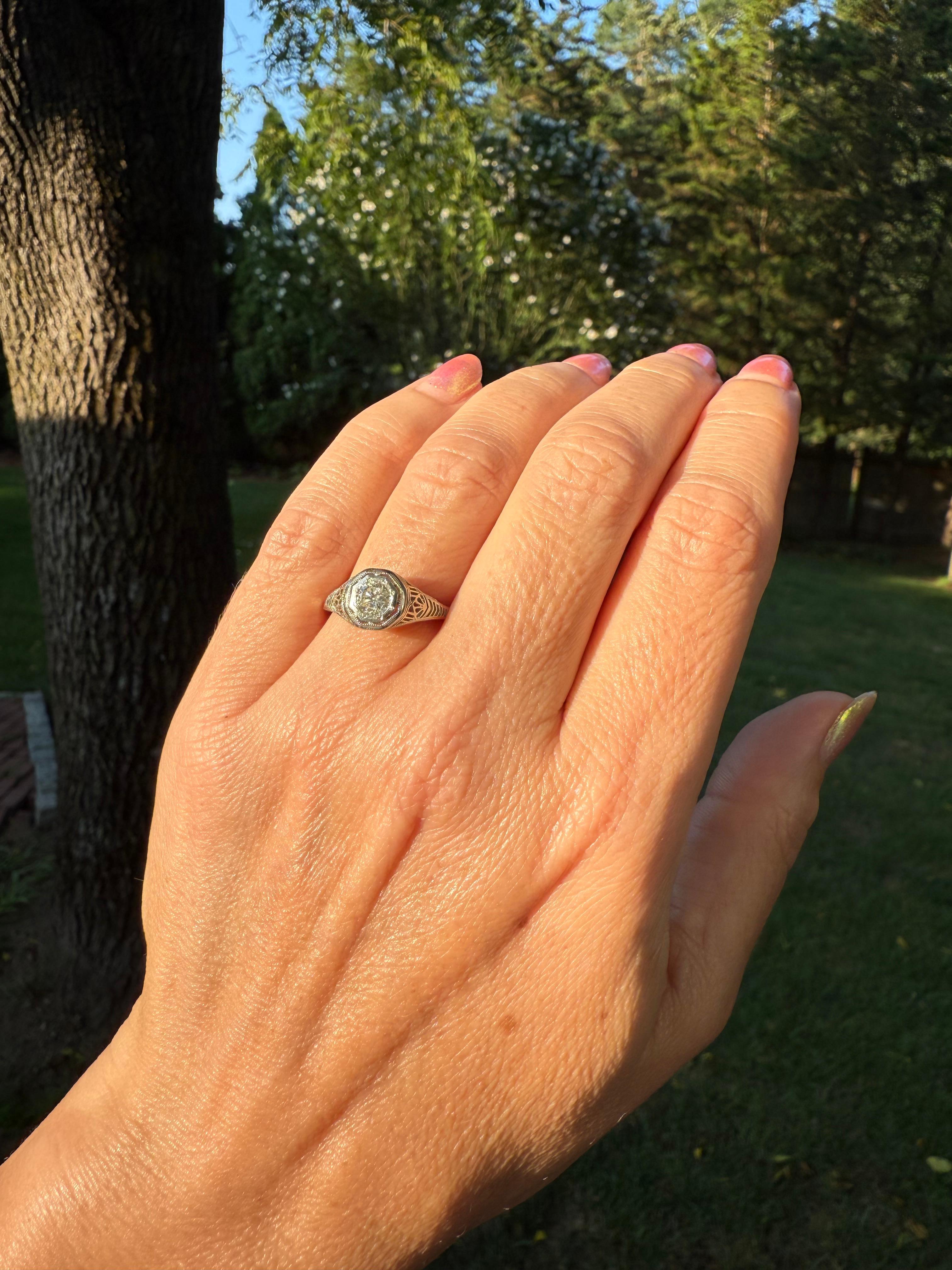 Art Deco 0.52 Ct Diamond 18k White Gold Filigree Antique Engagement Ring, 1920s For Sale 1