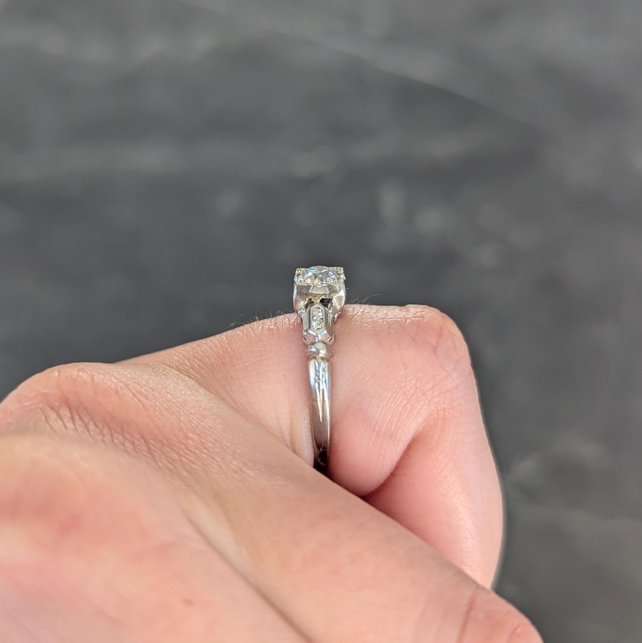 Bague de fiançailles lotus vintage Art déco en or blanc 18 carats avec diamants 0,52 carat poids total en vente 8