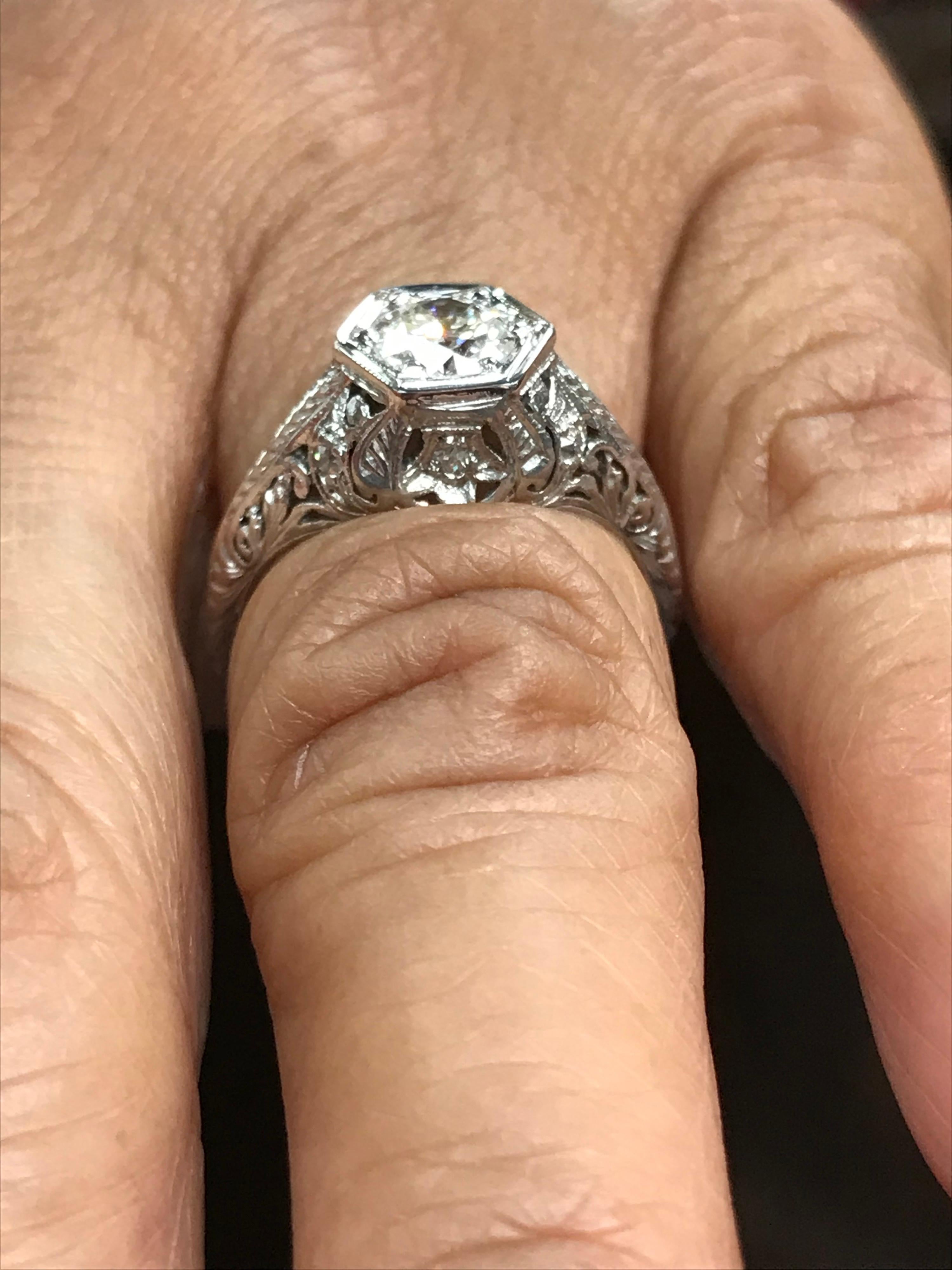 Art Deco 0.55 Carat Diamond Platinum Engagement Ring 2
