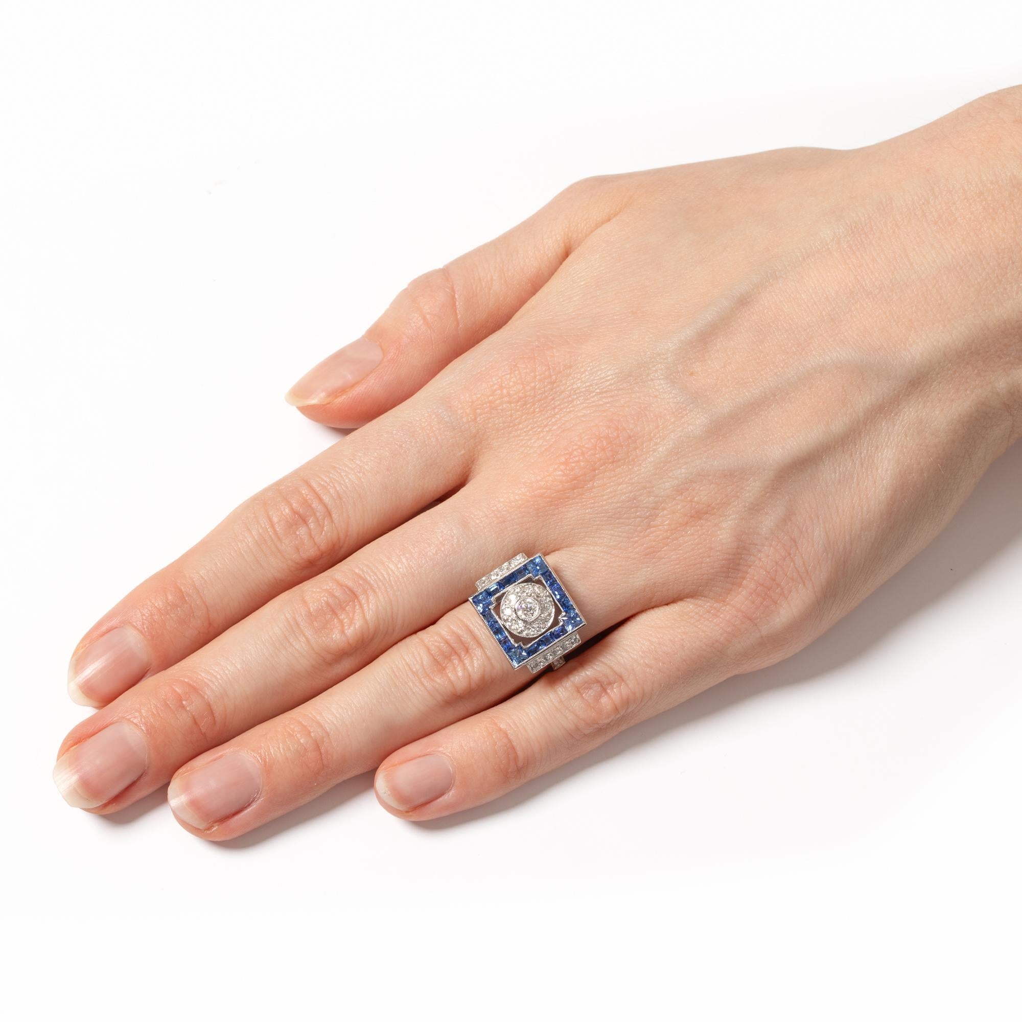 Art-Déco-Cluster-Ring mit 0,55 Karat Diamant und Saphir, ca. 1920er Jahre im Zustand „Gut“ im Angebot in London, GB