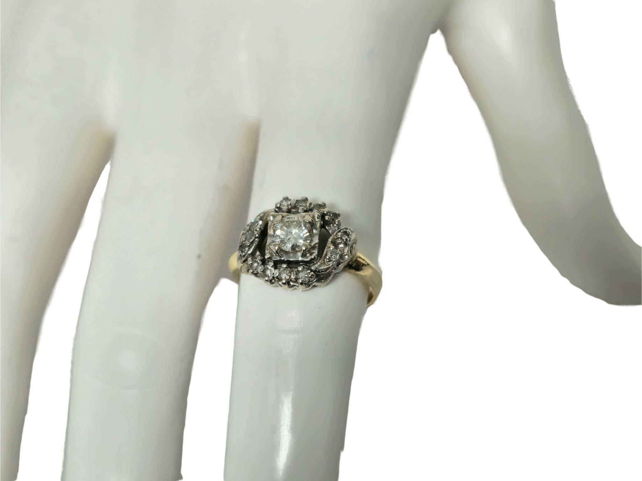 Art Deco 0.56 Carat Diamond Ring For Womens in 14k Gold In Excellent Condition For Sale In Miami, FL