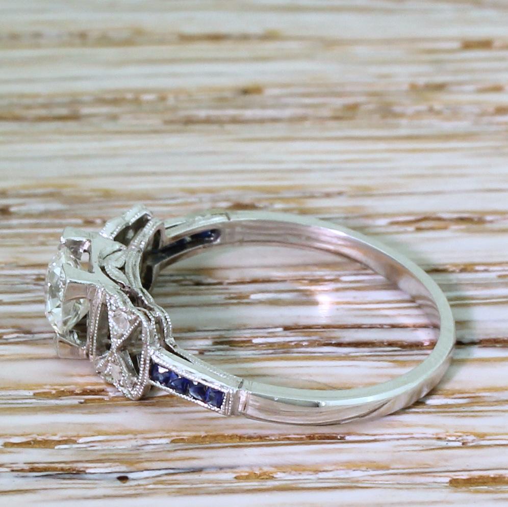 Art Deco 0.56 Carat Old Cut Diamond and Sapphire Platinum Engagement Ring (Alteuropäischer Schliff)