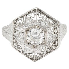 Bague de soirée Art déco vintage hexagonale en platine avec clé grecque et diamants 0,56 carat