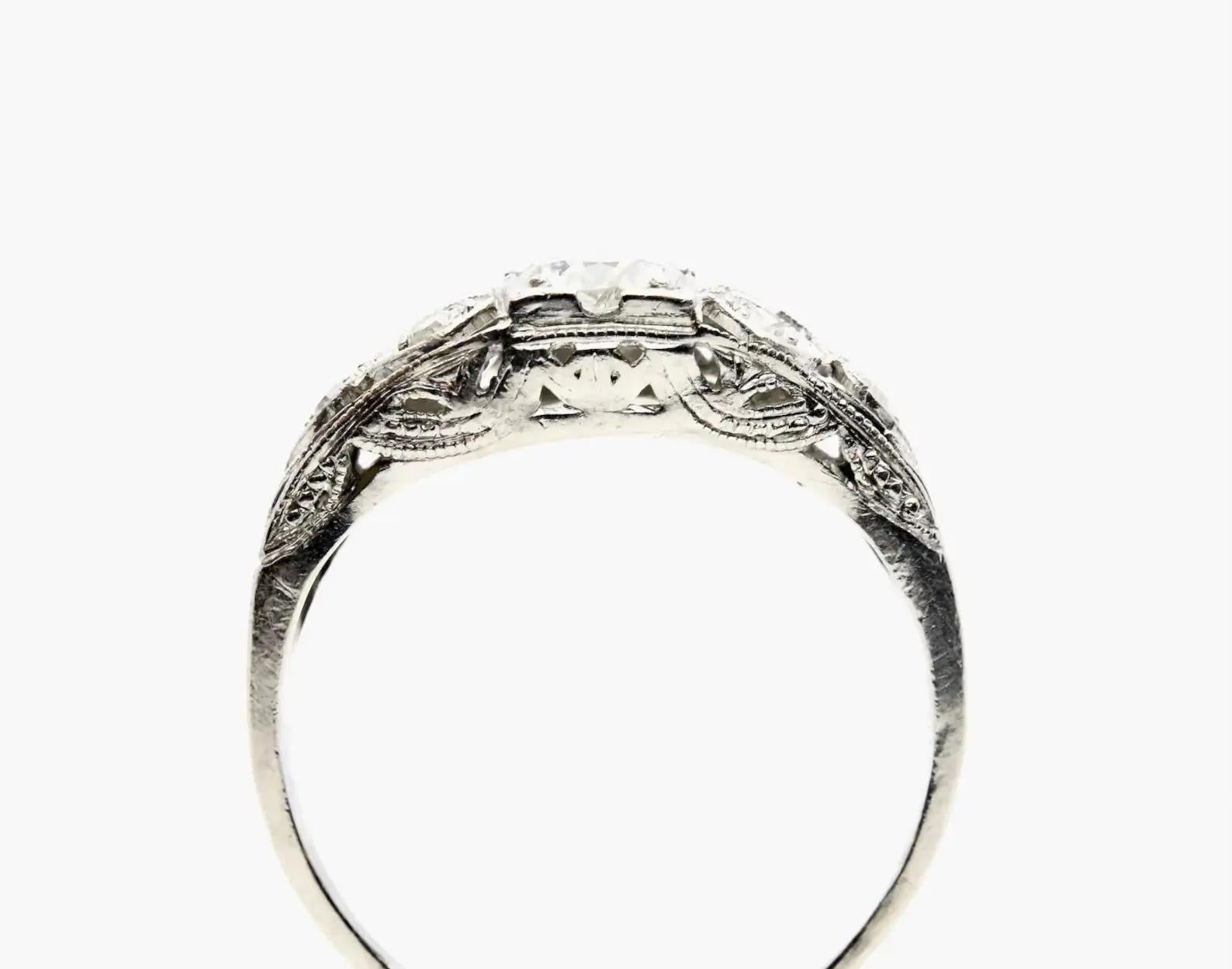 Verlobungsring aus Platin mit 0,58 Karat Diamant im europäischen Schliff im Art déco-Stil im Zustand „Gut“ im Angebot in Boston, MA