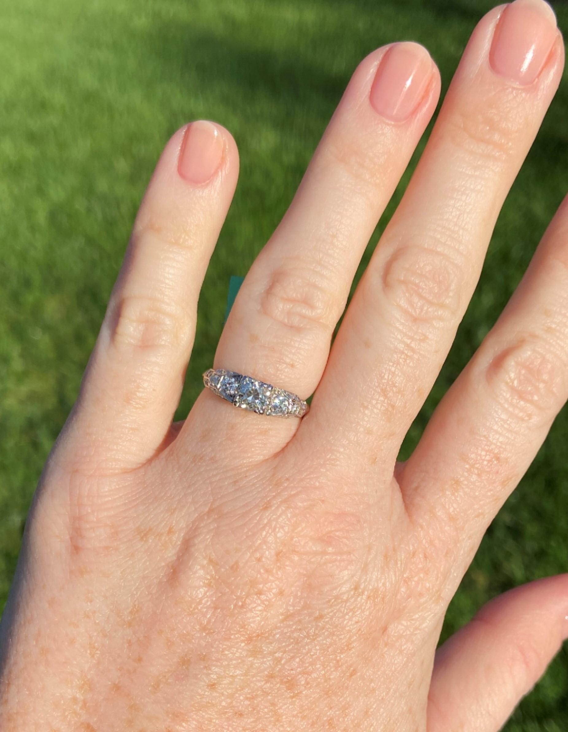 Art Deco 0.59 Carat Old European-cut Diamond Platinum Engagement ring 3