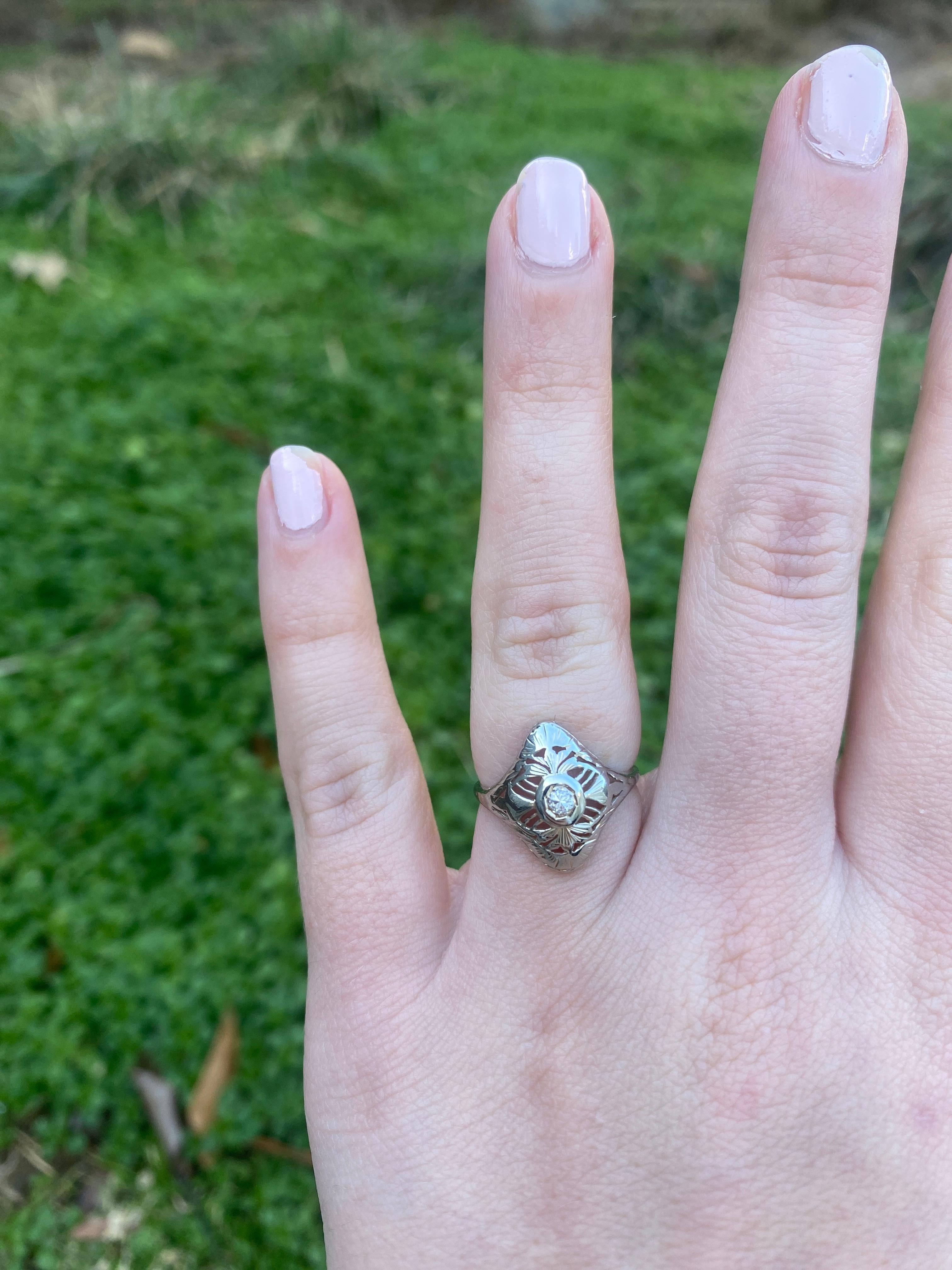 Art Deco .05ct Diamond Filigree Navette Ring, 18k White Gold, Ring Size 5.75 For Sale 2