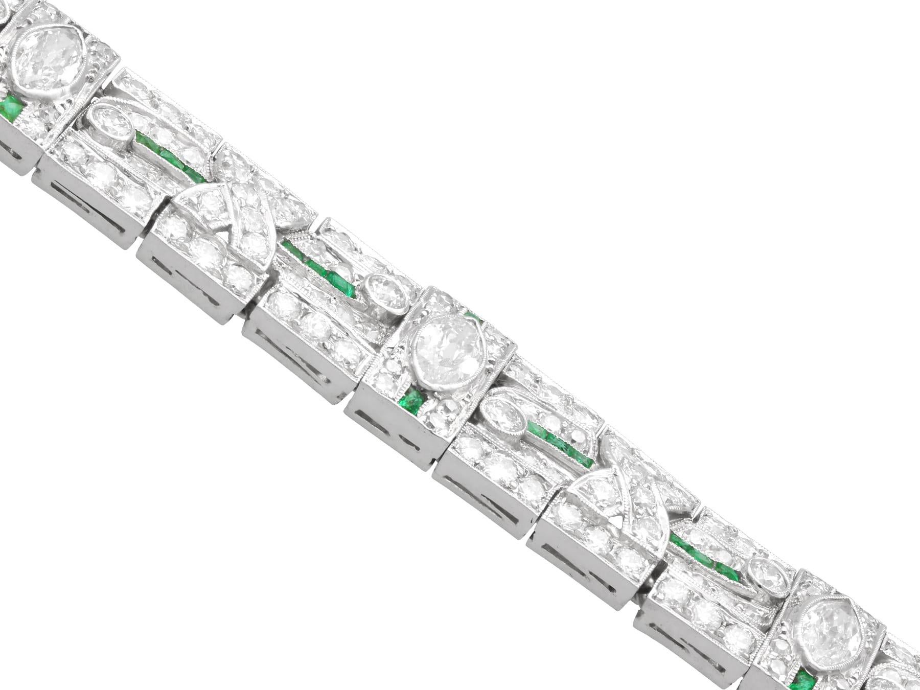 Art Deco 0.60 Carat Emerald, 10.47 Carat Diamond Platinum Bracelet Circa 1925 For Sale 1
