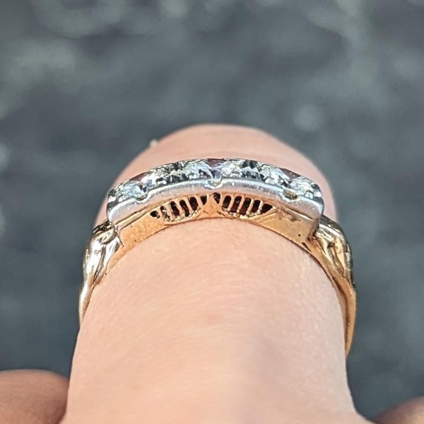 Antiker Art Deco 0,60 Karat Diamant Platin 14 Karat Gold Drei Stein Antiker Ring im Angebot 6