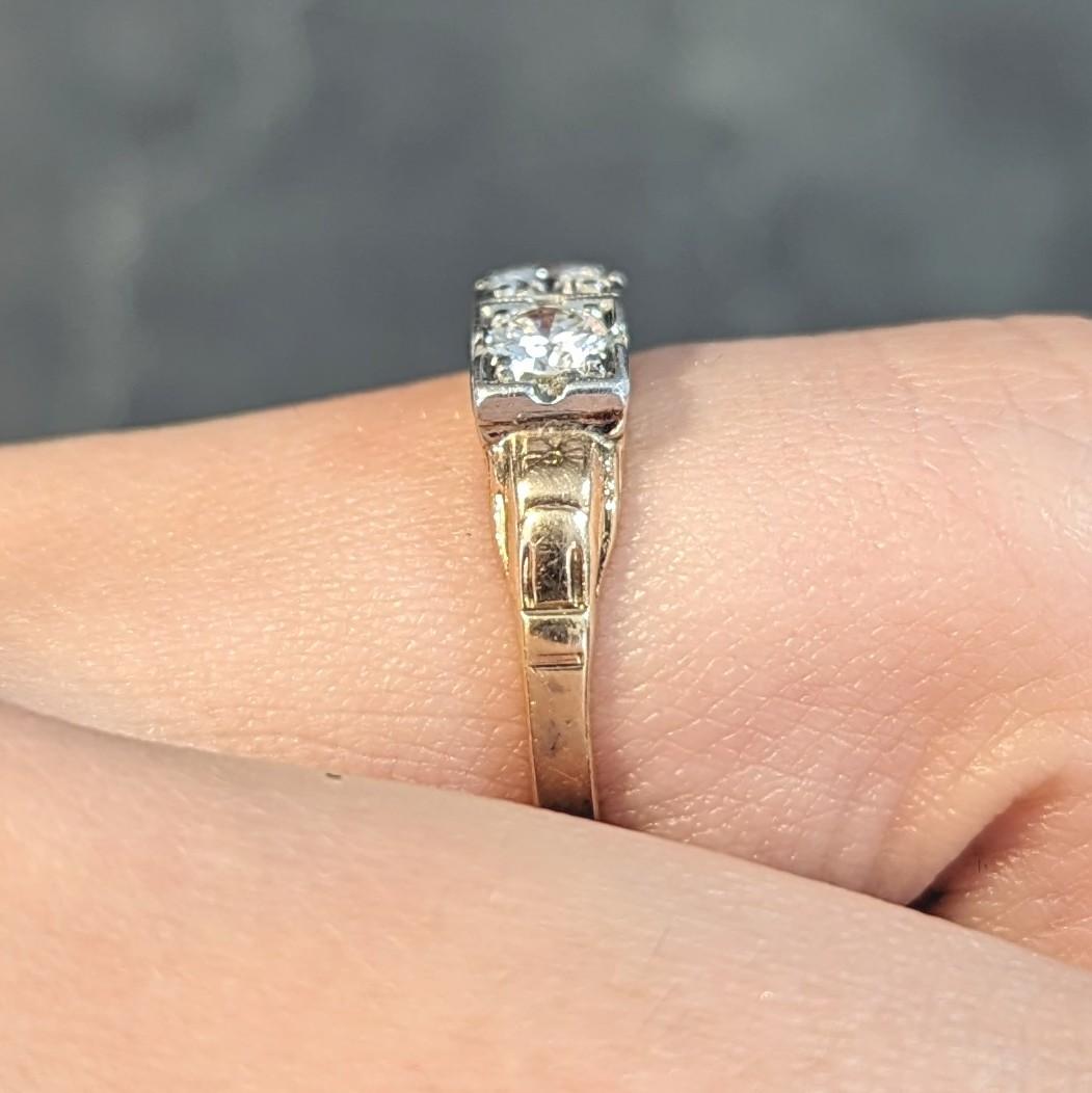 Antiker Art Deco 0,60 Karat Diamant Platin 14 Karat Gold Drei Stein Antiker Ring im Angebot 7