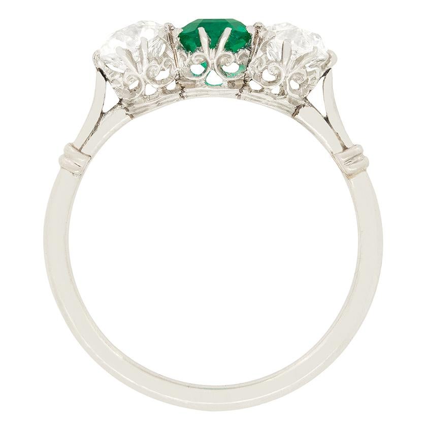 Anillo Art Déco de esmeraldas y diamantes de 0,60 ct, c.1920 Corte Asscher en venta