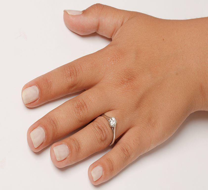 Women's or Men's Art Deco 0.61 Carat Diamond Solitaire Engagement Ring, circa 1920s For Sale