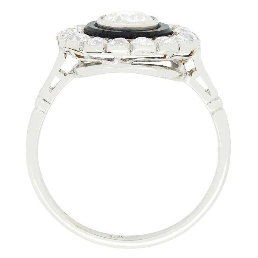 Art Deco 0.65ct Diamond and Onyx Target Ring, c.1920s In Good Condition For Sale In London, GB