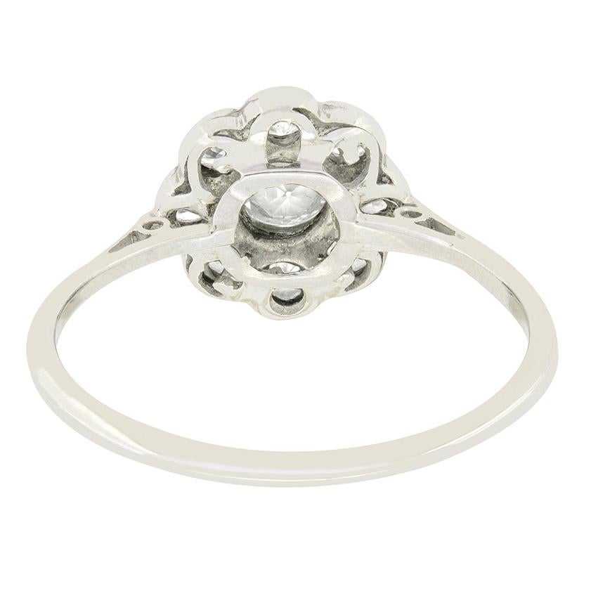 Art Deco 0,65 Karat Diamant Gänseblümchen-Cluster-Ring, ca. 1920er Jahre (Alteuropäischer Schliff) im Angebot