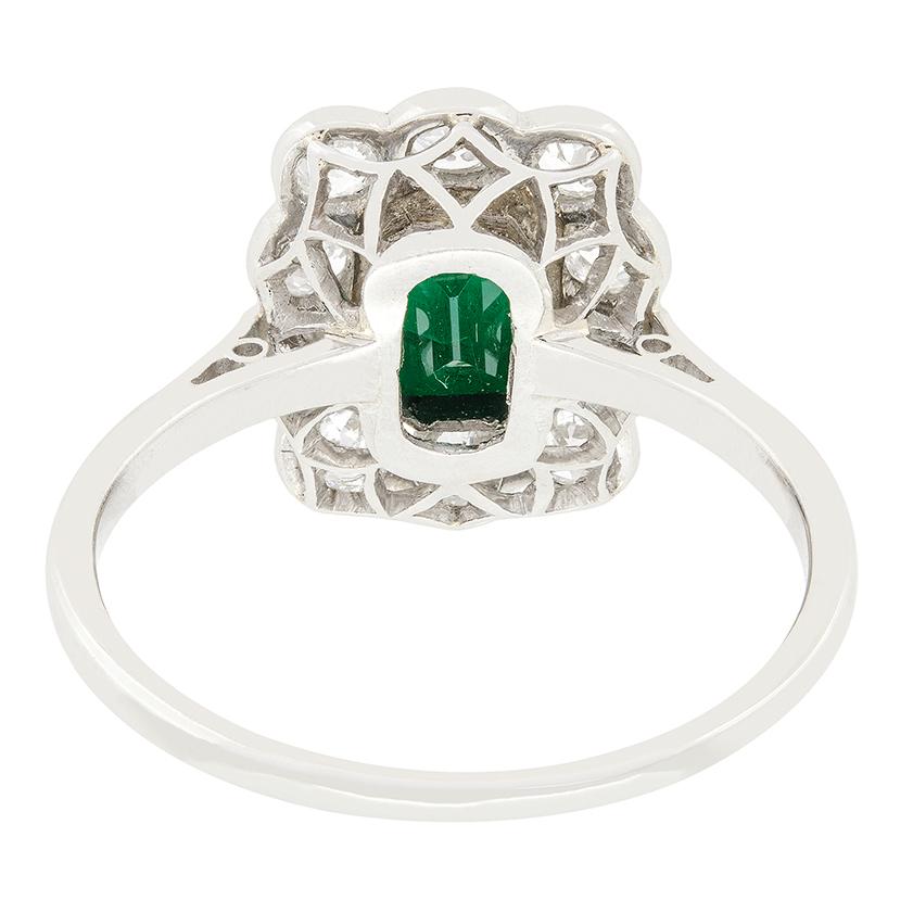 Art Deco 0.65ct Emerald and Diamond Cluster Ring, c.1920s In Good Condition For Sale In London, GB