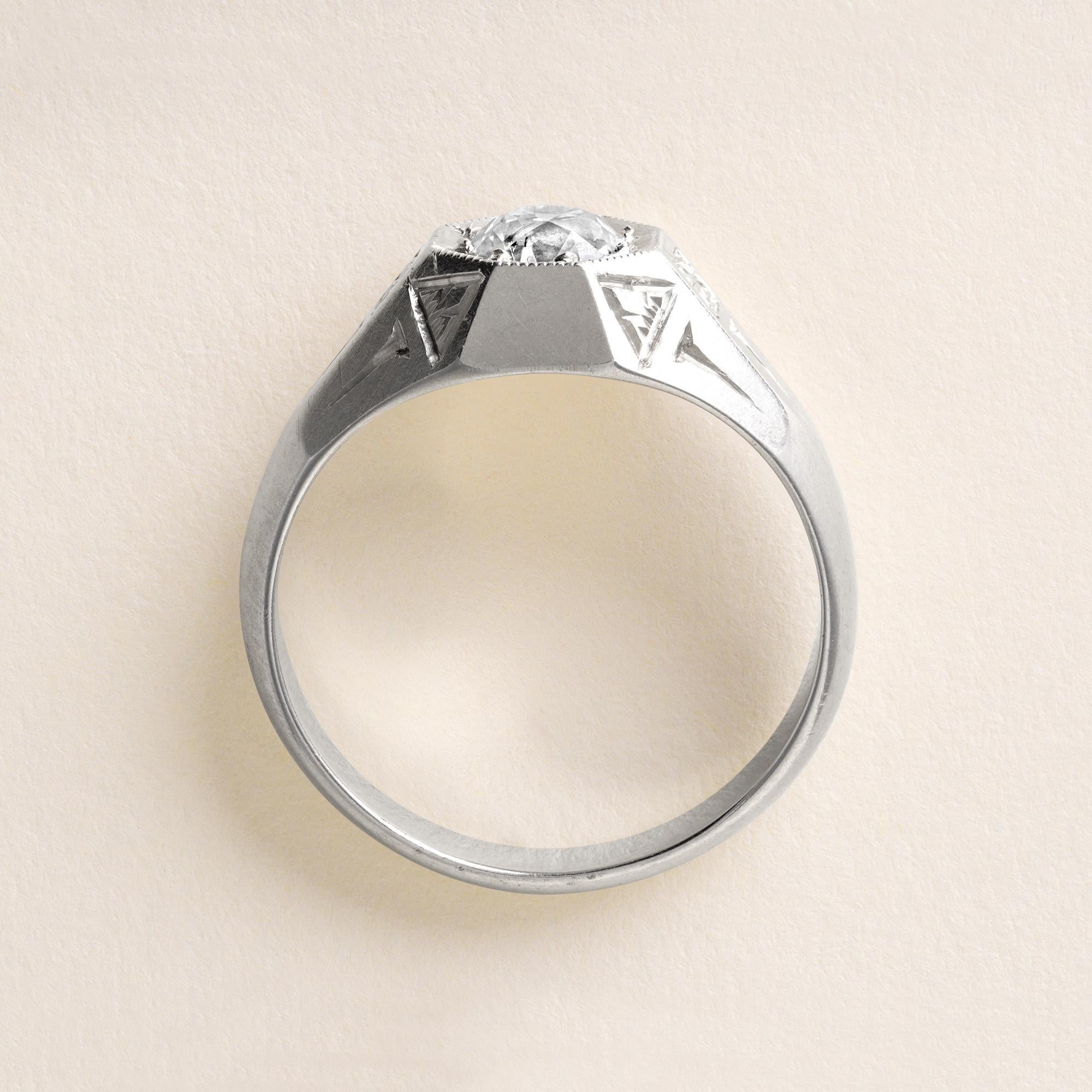 Taille vieille Europe Bague de fiançailles Art Déco 0.70 Carat Old Euro Diamond Hexagonal 20K White Gold en vente