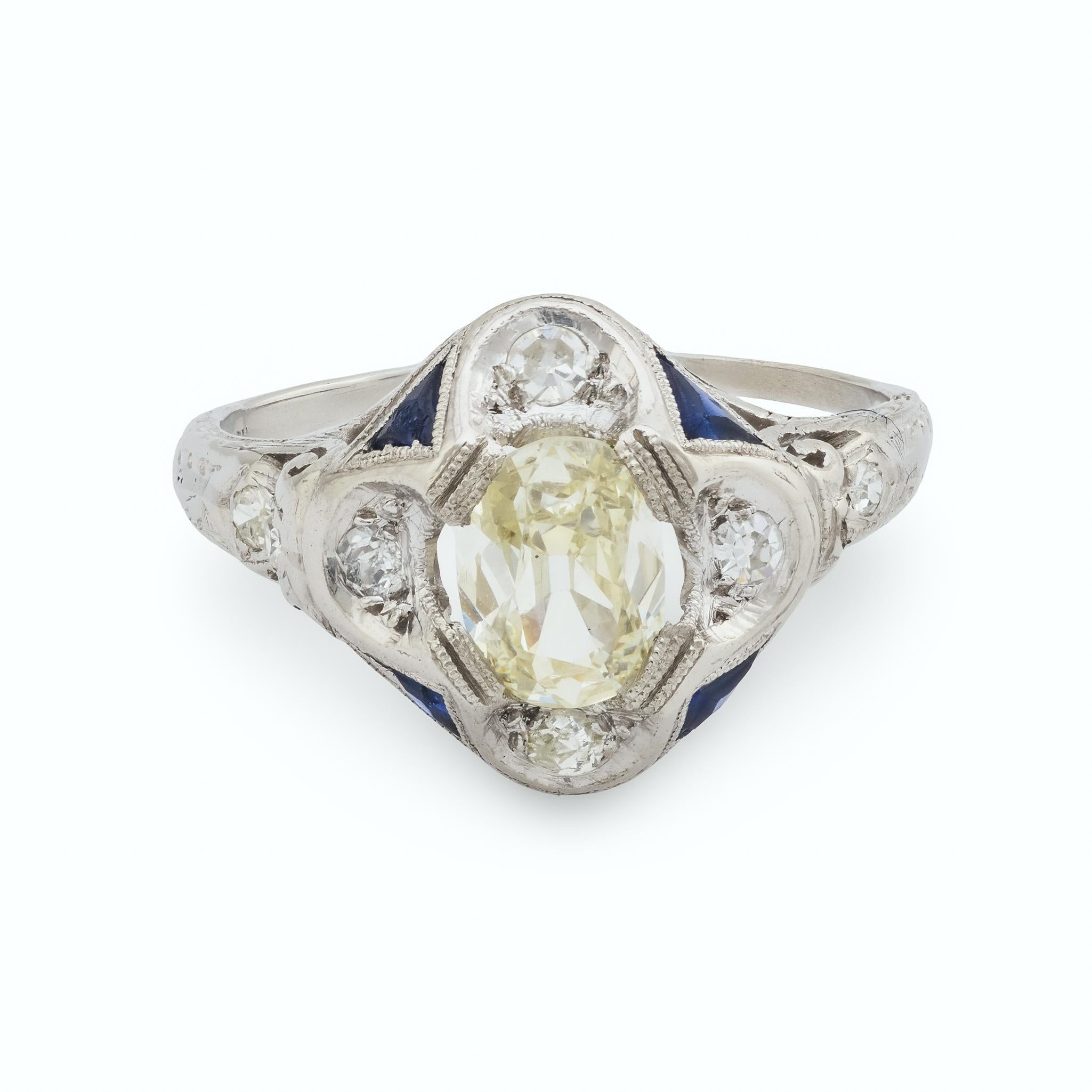 Art Déco Anello di fidanzamento Art Deco in platino con zaffiro e diamante taglio old mine da 0,70 carati in vendita