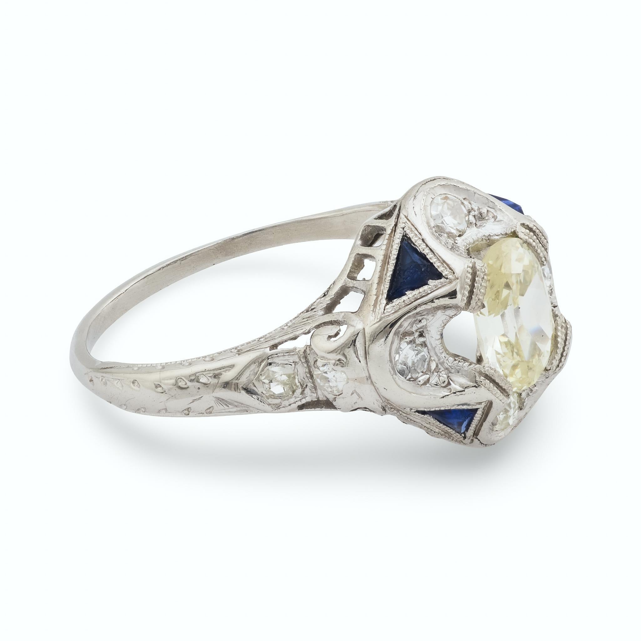 Anello di fidanzamento Art Deco in platino con zaffiro e diamante taglio old mine da 0,70 carati In condizioni buone in vendita a Beverly Hills, CA