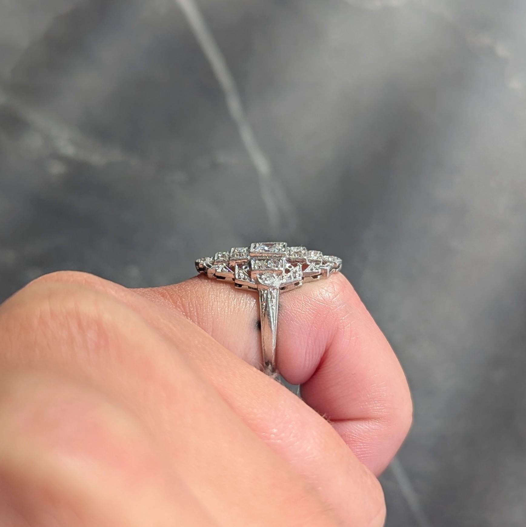 Art Deco 0.70 CTW Diamond Platinum Vintage Stepped Navette Dinner Ring in vendita 3