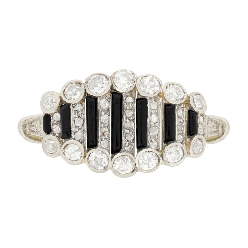 Art Deco 0.70 Carat Diamond and Onyx Cocktail Ring, circa 1920s For Sale