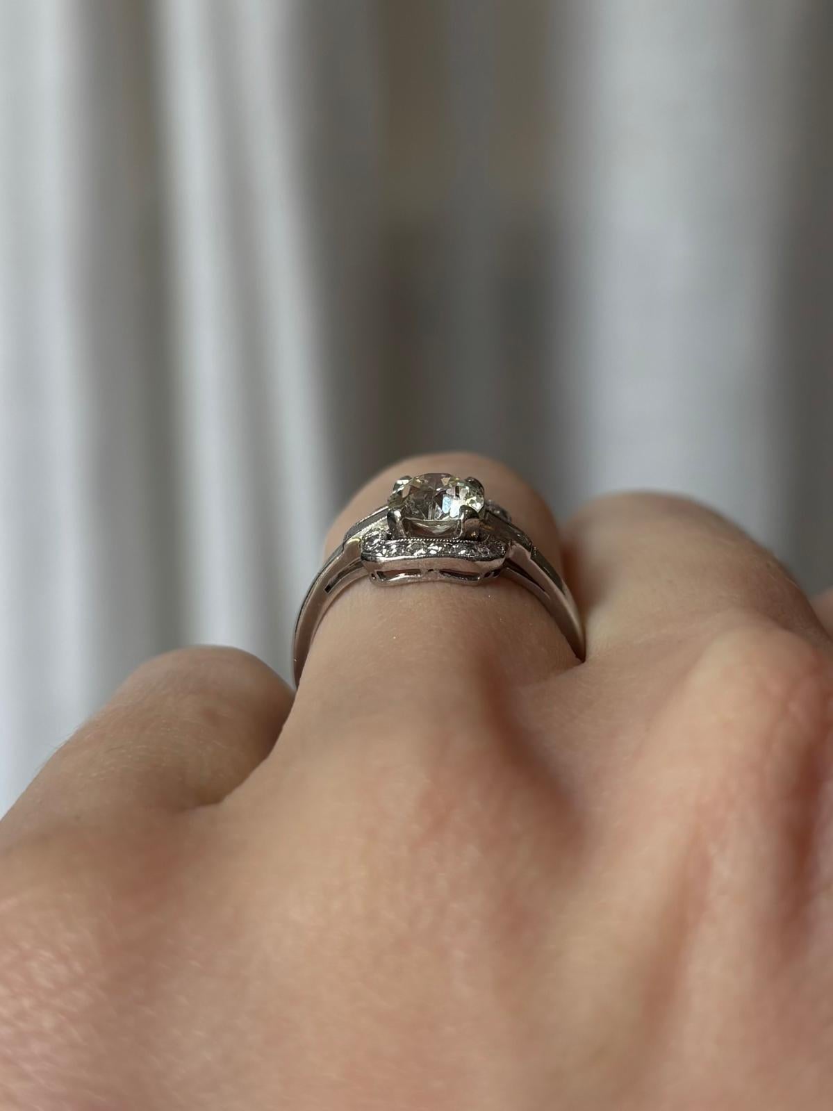 Art Deco 0.70ct Old Cut Diamond Cluster Ring in Platinum For Sale 5