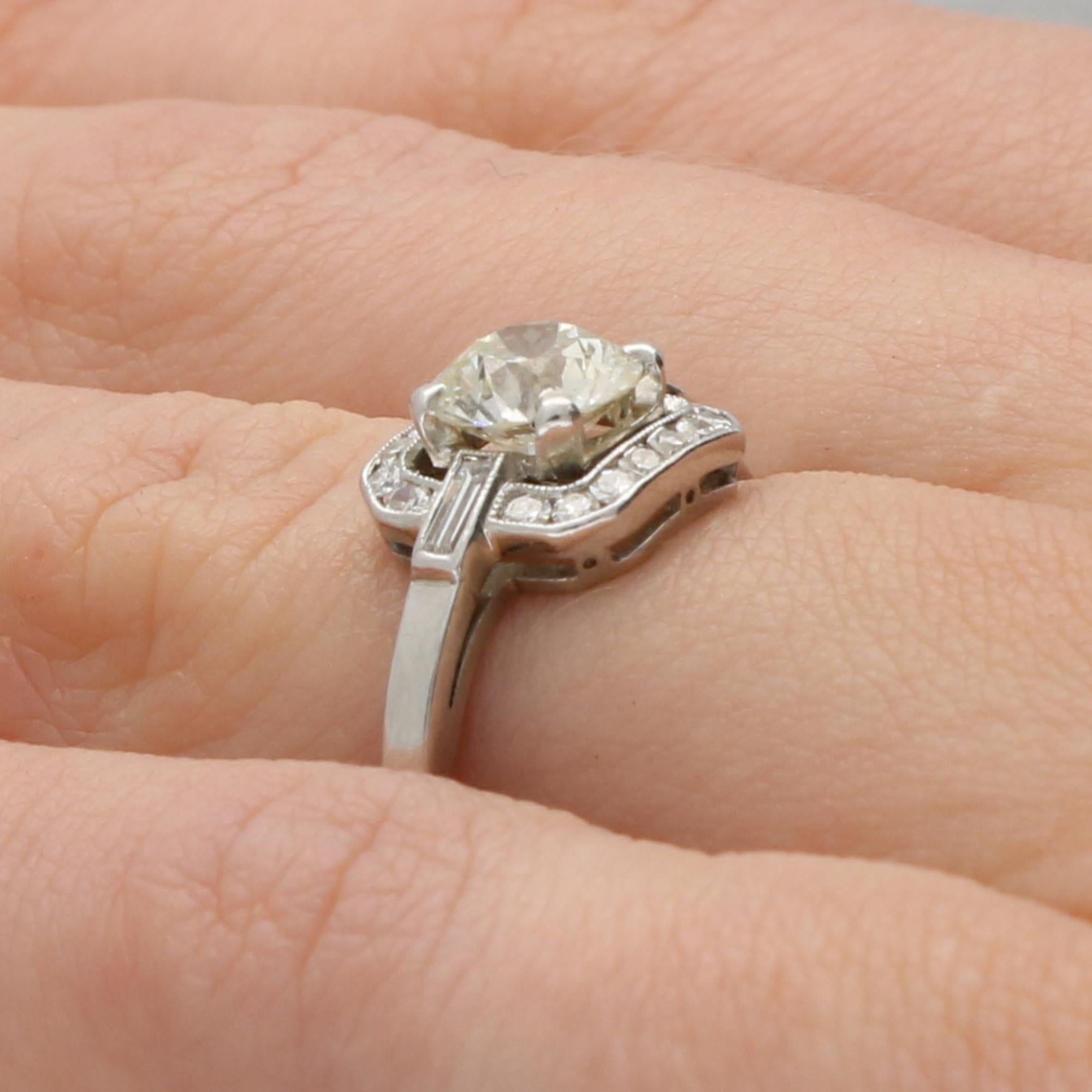 Art Deco 0.70ct Old Cut Diamond Cluster Ring in Platinum For Sale 1