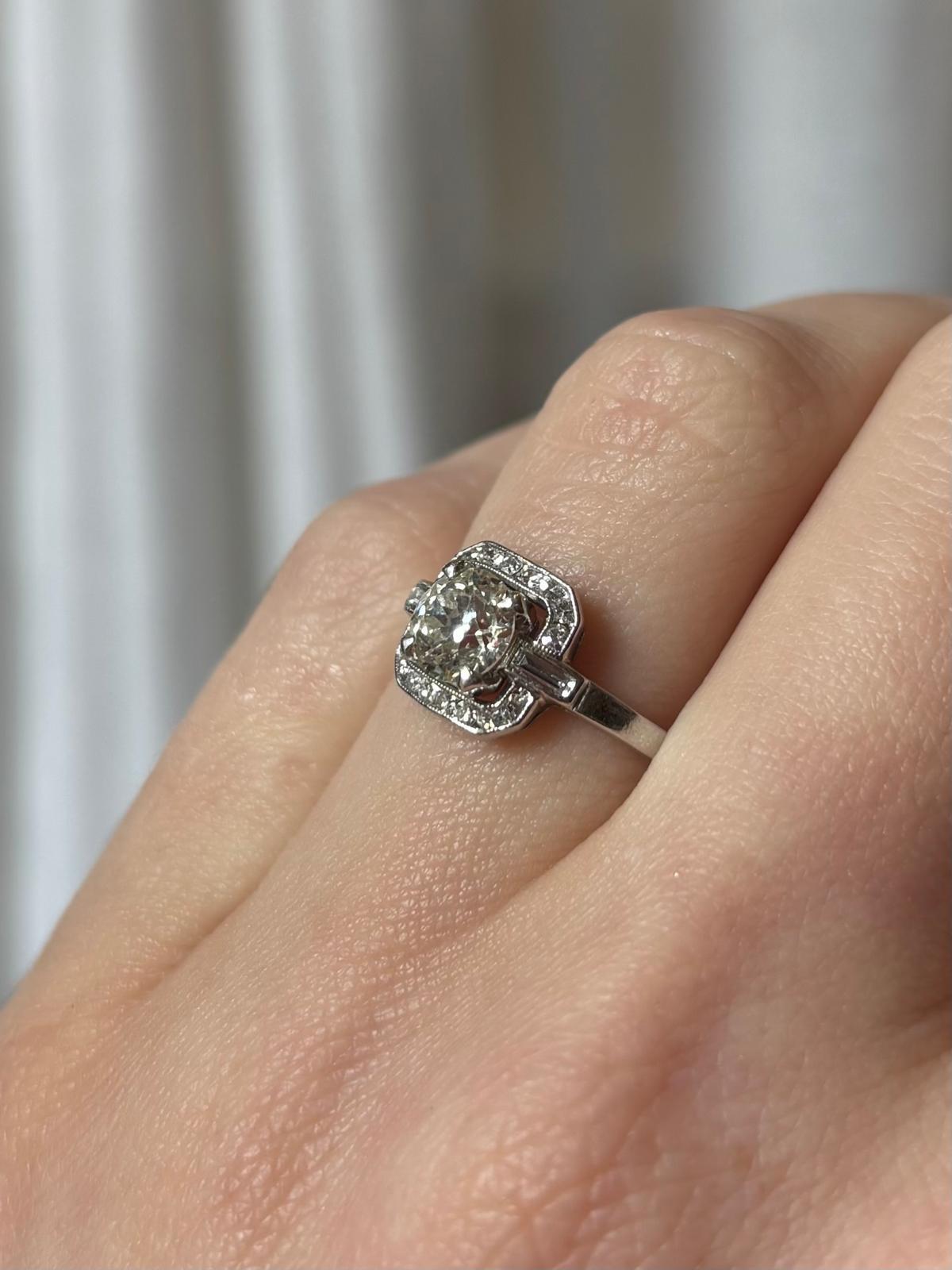Art Deco 0.70ct Old Cut Diamond Cluster Ring in Platinum For Sale 4
