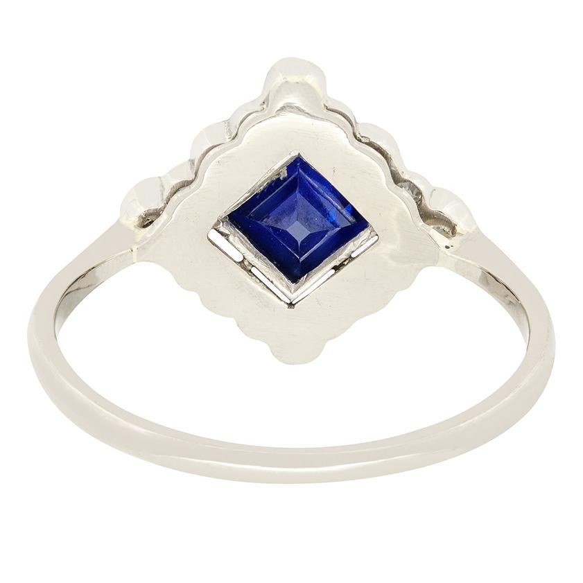 Art Deco 0.70ct Sapphire and Diamond Cluster Ring, c.1920s In Good Condition For Sale In London, GB