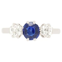Art Deco Trilogy-Ring mit 0,70 Karat Saphir und Diamant, ca. 1920er Jahre