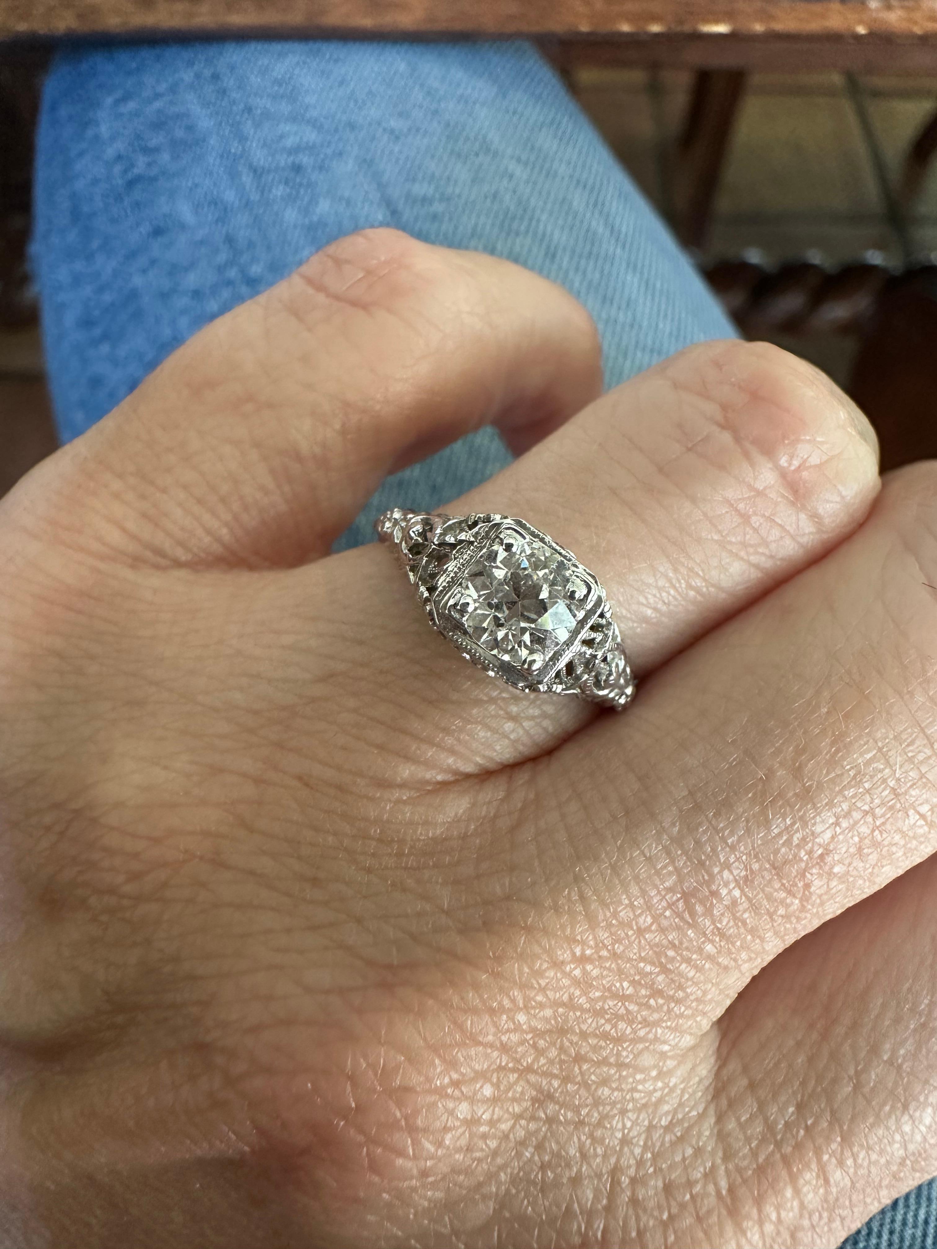 Art Deco 0,72 Karat Diamant Solitär Verlobungsring im Angebot 1