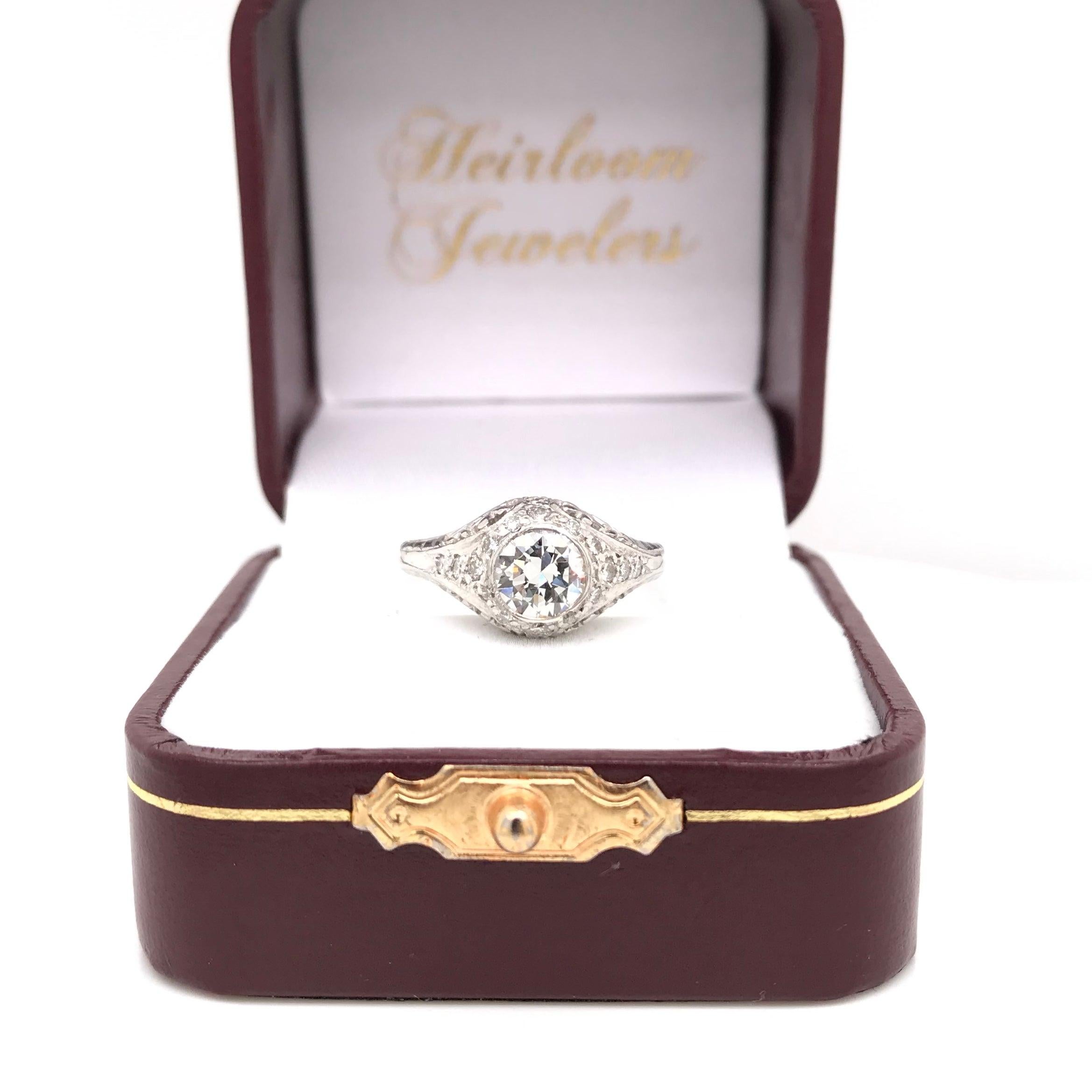 Art Deco 0.75 Carat Diamond and Platinum Filigree Ring For Sale 6