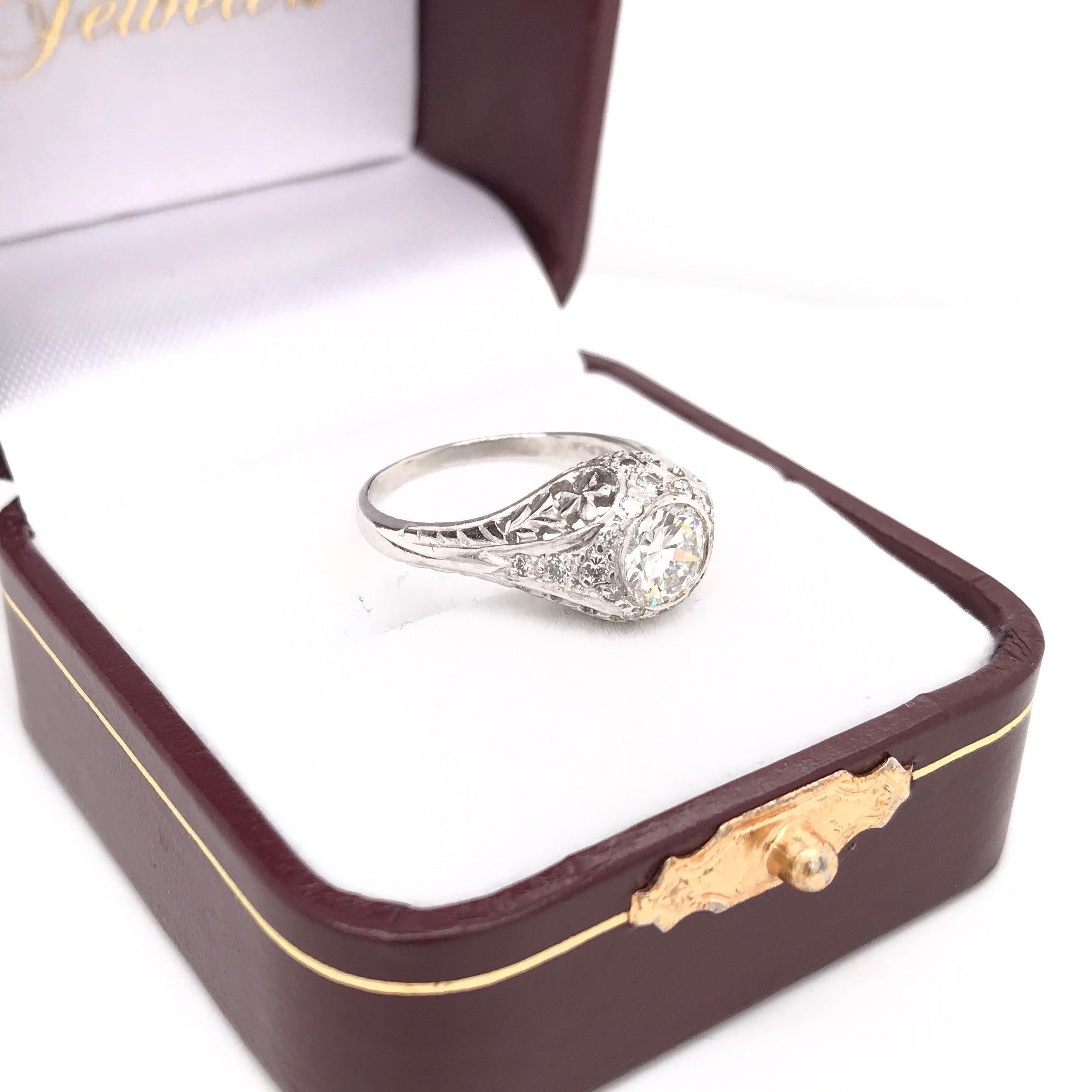 Art Deco 0.75 Carat Diamond and Platinum Filigree Ring For Sale 8