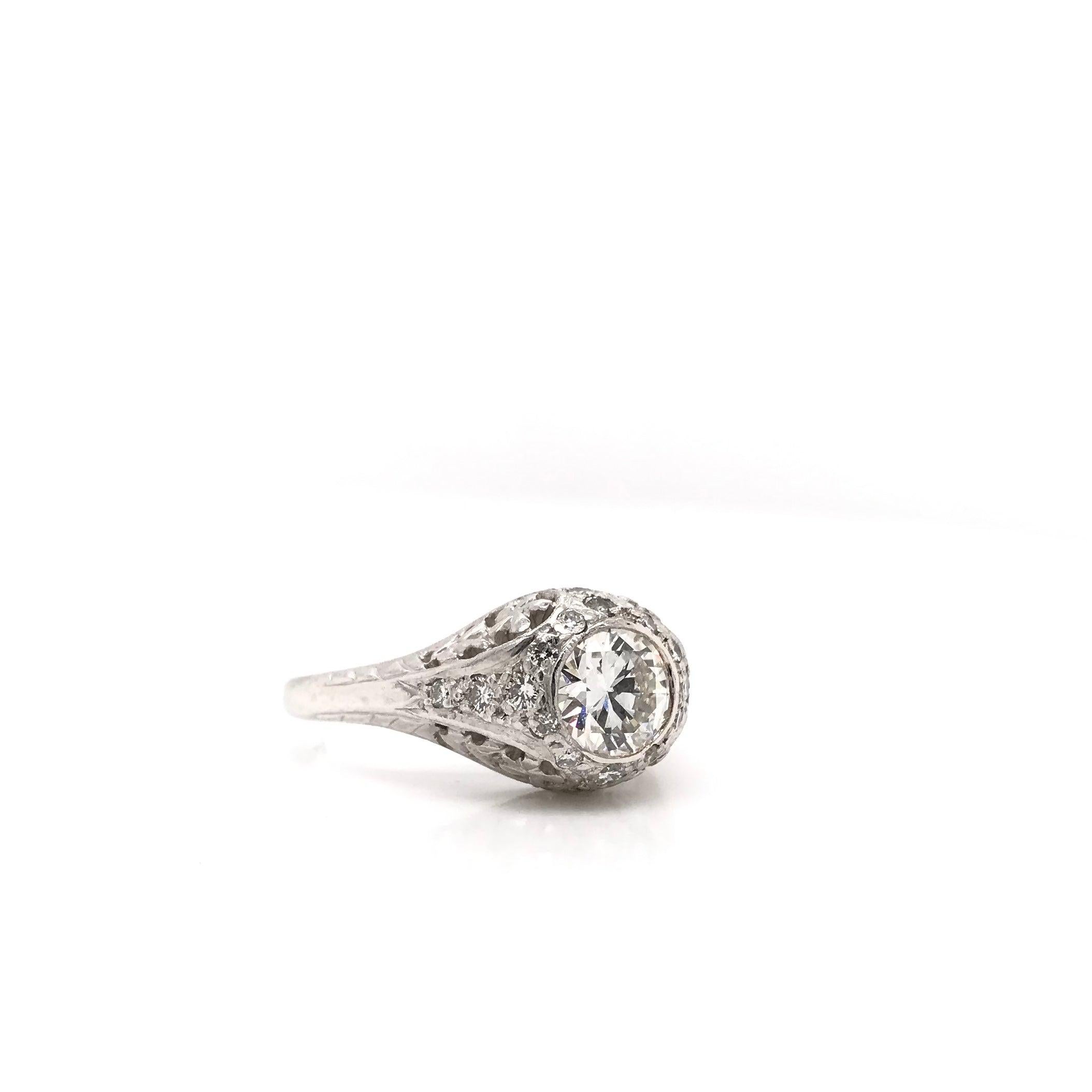 Women's Art Deco 0.75 Carat Diamond and Platinum Filigree Ring For Sale