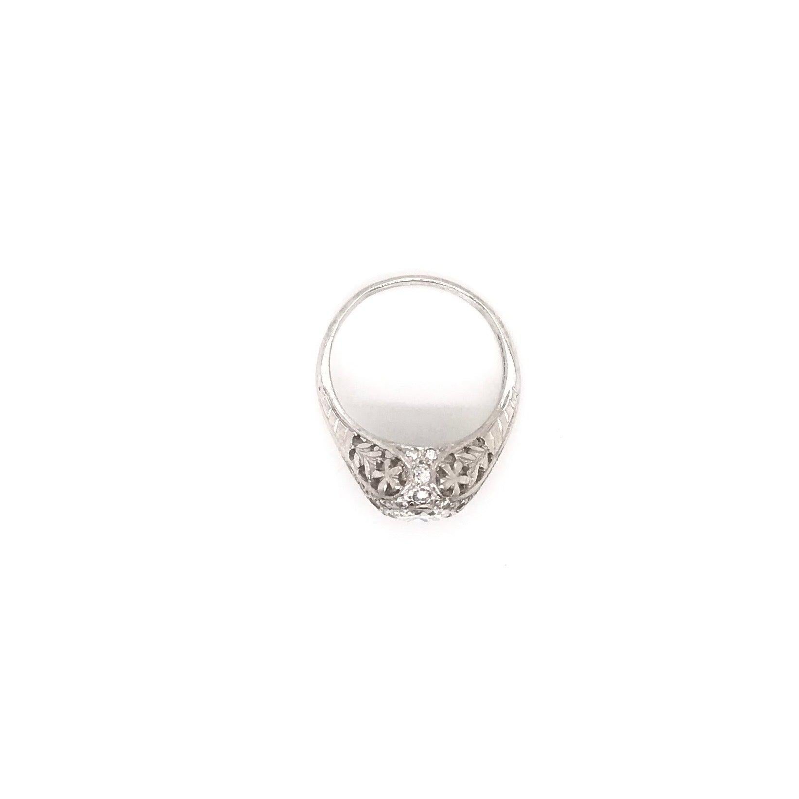 Art Deco 0.75 Carat Diamond and Platinum Filigree Ring For Sale 1