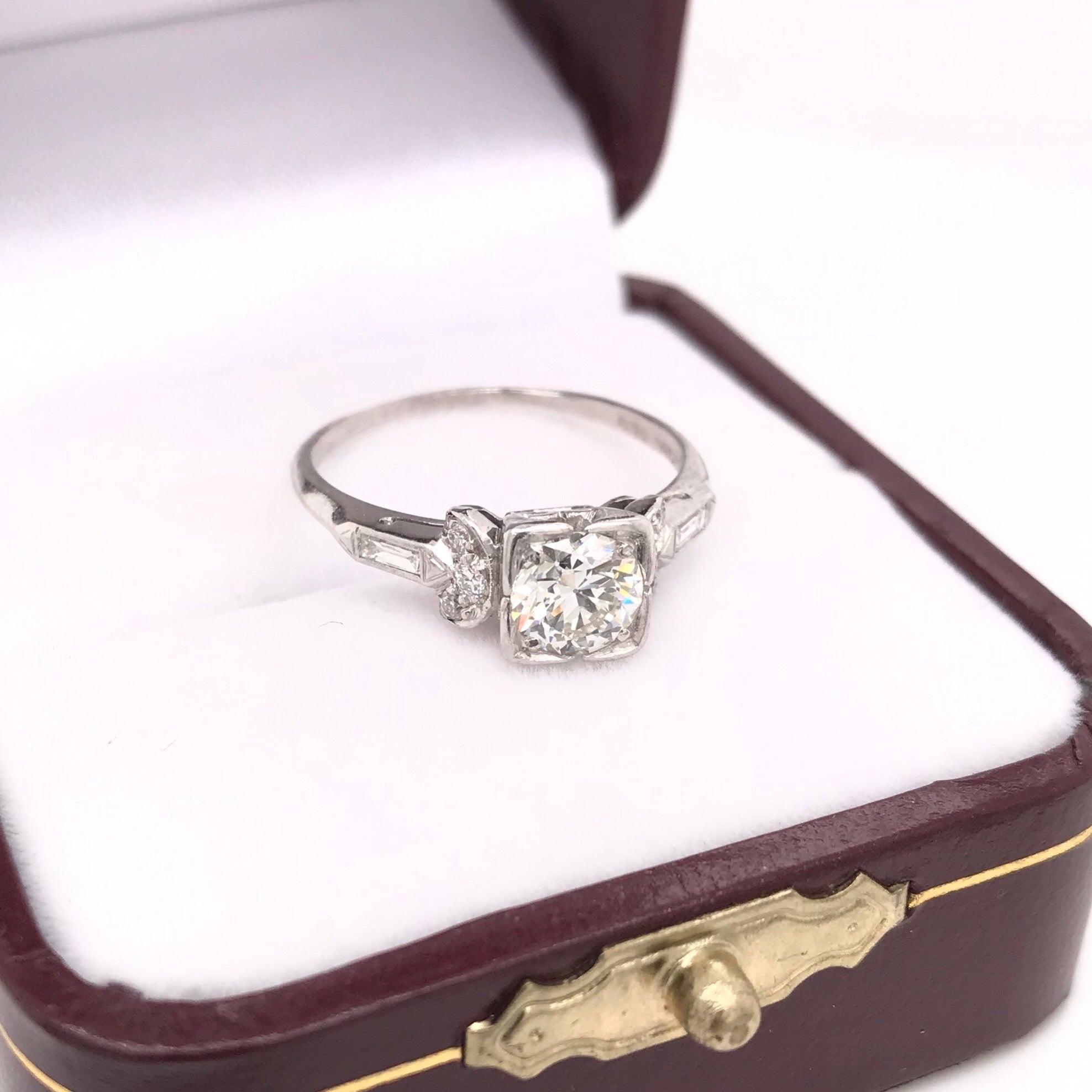 Art Deco 0.75 Carat Diamond Platinum Engagement Ring For Sale 3