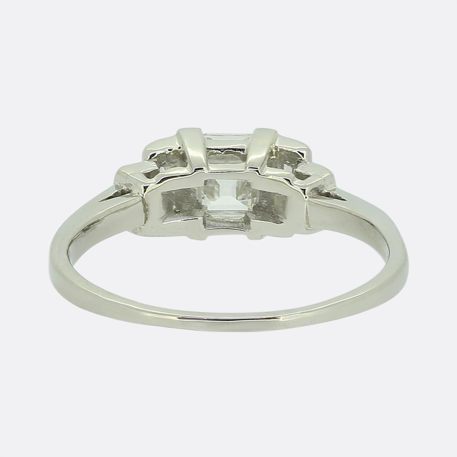 Taille princesse Bague Art Déco 0.95 carat Princesse et diamant taille baguette en vente