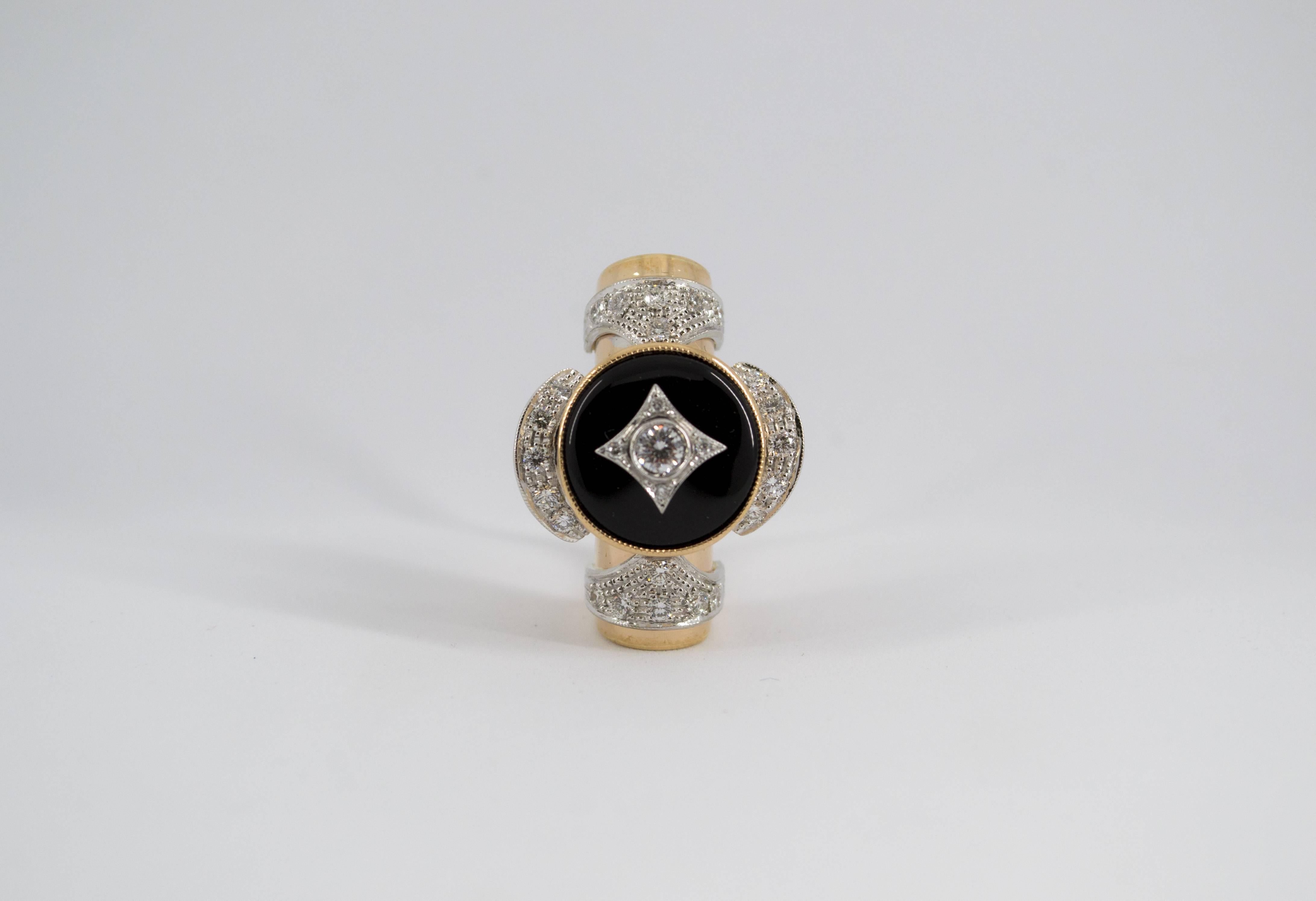 Art Deco Style 0.75 Carat White Diamond Onyx Yellow Gold Cocktail Ring For Sale 2