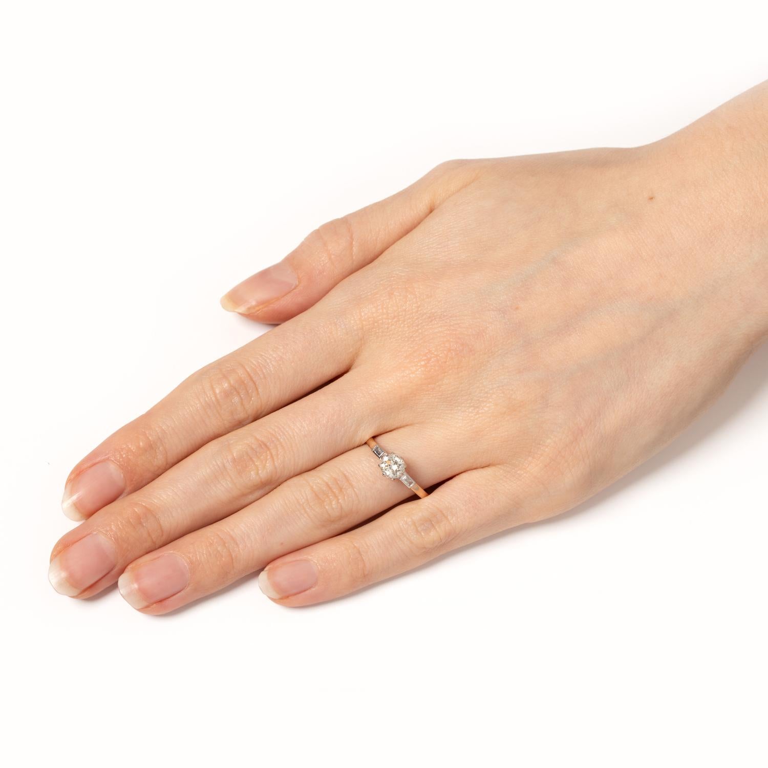 Women's Art Deco 0.75ct Diamond Solitaire Ring, c.1920s For Sale