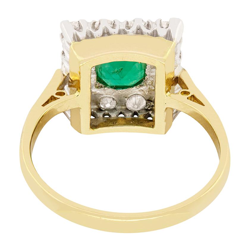 Art Deco 0.75ct Emerald and Diamond Cluster Ring, c.1930s In Good Condition For Sale In London, GB