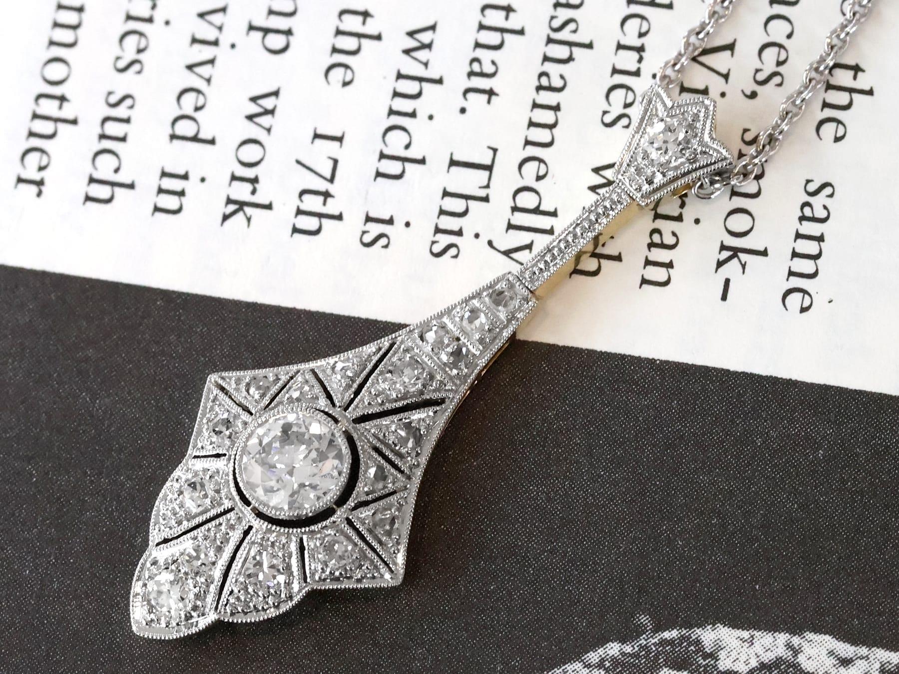 Art Deco 0.76Ct Diamond and 14k Yellow Gold Pendant - Circa 1930 In Excellent Condition For Sale In Jesmond, Newcastle Upon Tyne