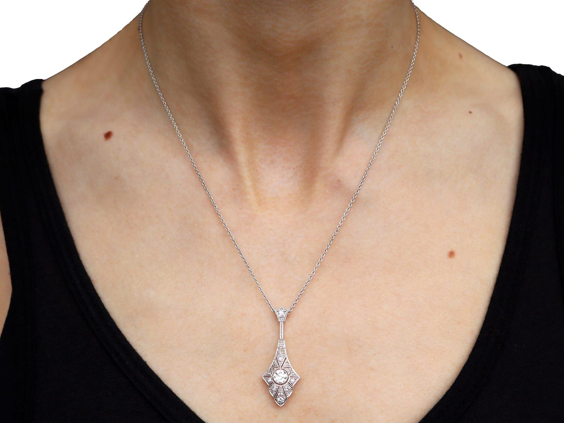 Art Deco 0.76Ct Diamond and 14k Yellow Gold Pendant - Circa 1930 For Sale 4