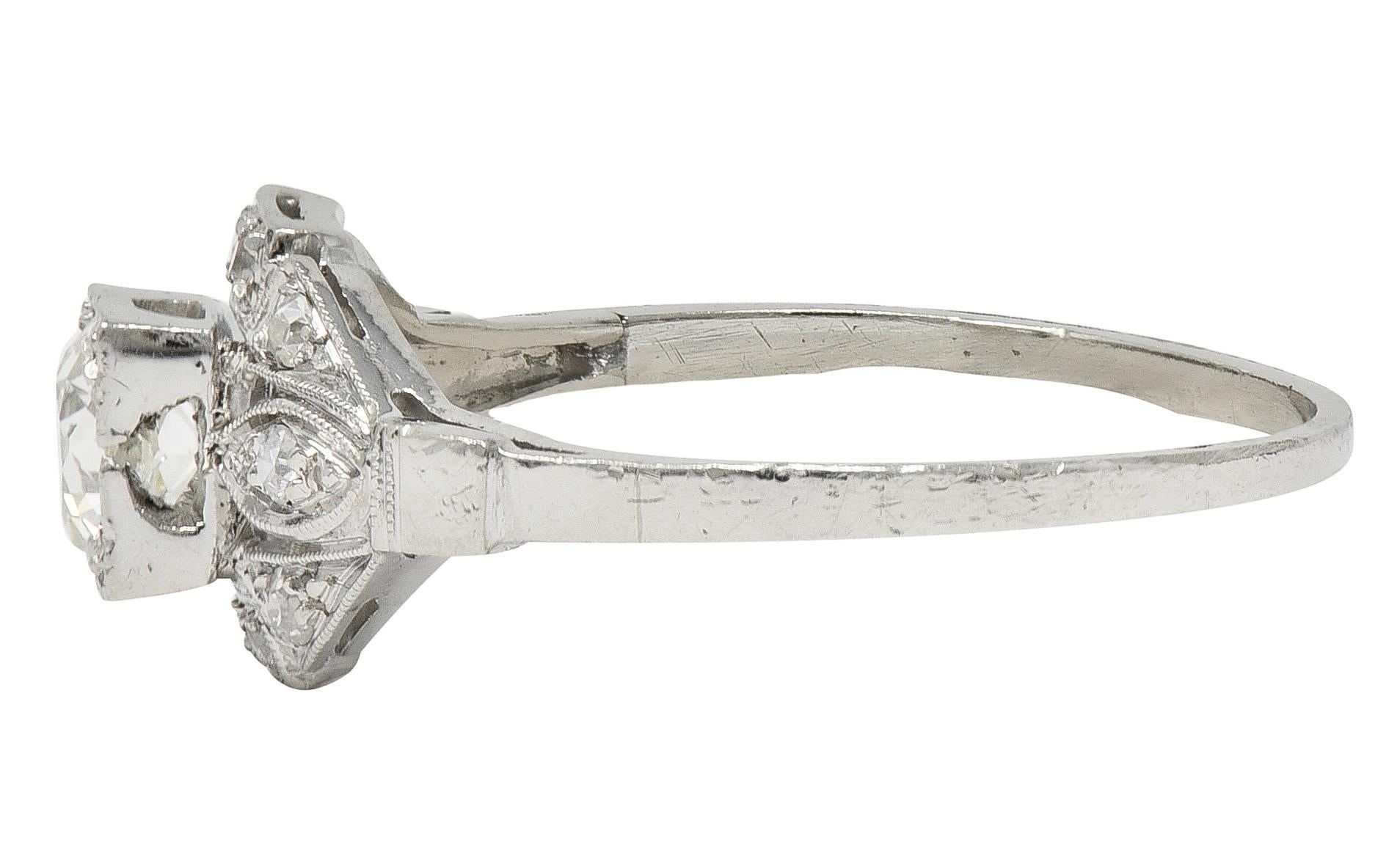 Bague de fiançailles vintage en platine avec diamants européens anciens de 0.78 ct. pt. Pour femmes en vente