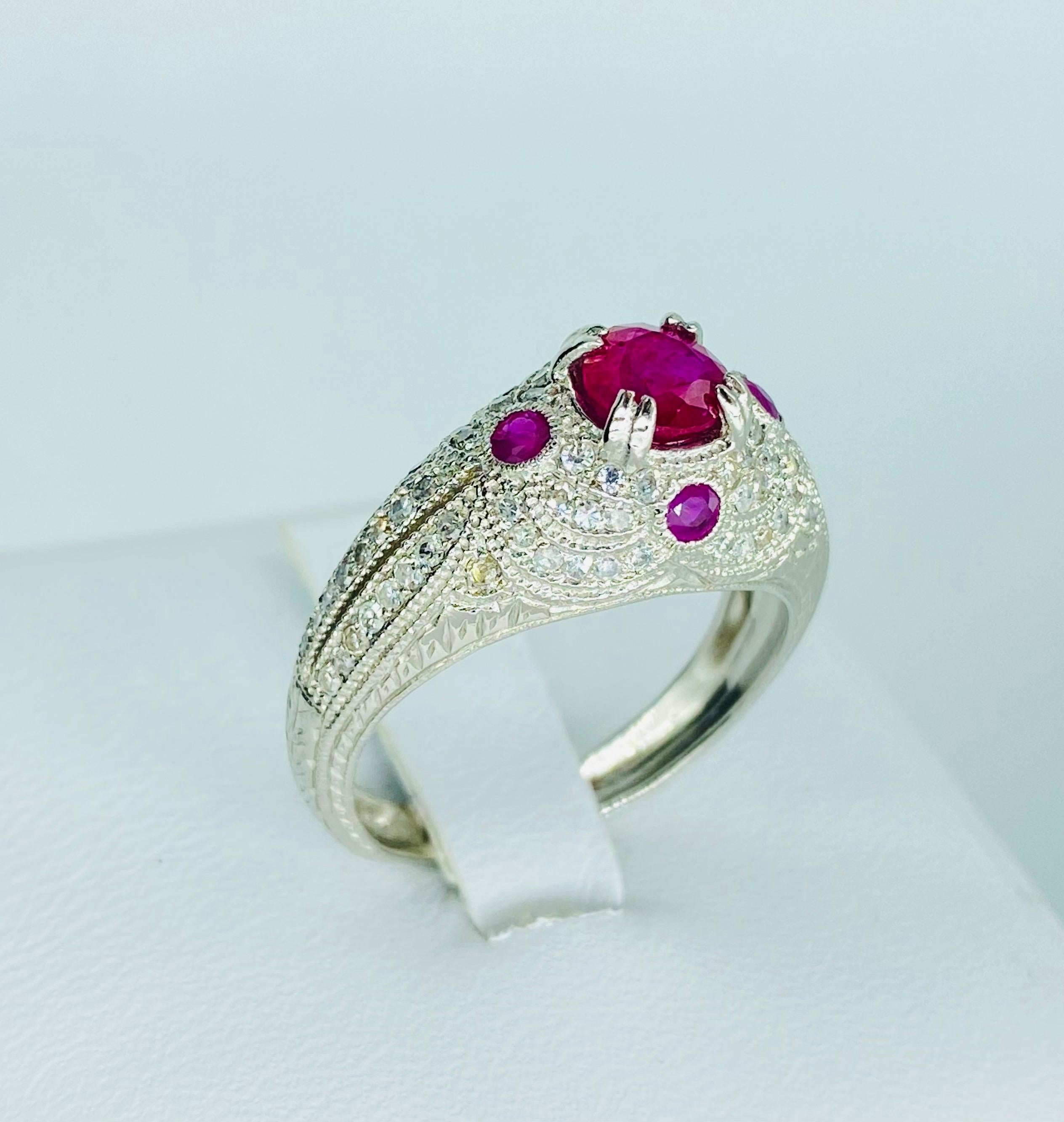 Bague Art déco en platine avec diamants et rubis de Birmanie « Myanmar » de 0,79 carat au centre, sans chaleur Excellent état - En vente à Miami, FL