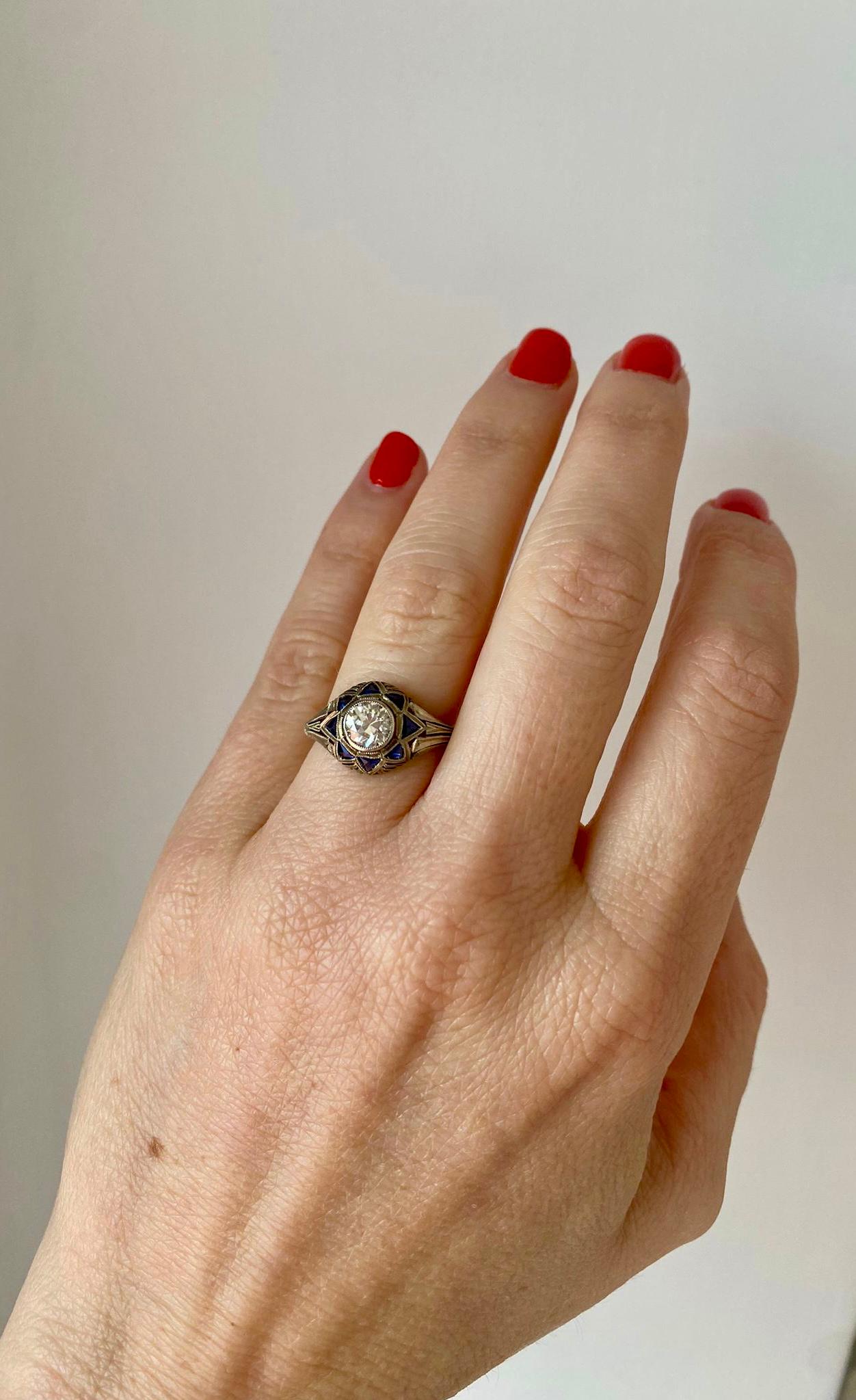 Art Deco 0.80 Carat Diamond Sapphire Filigree Ring For Sale 1