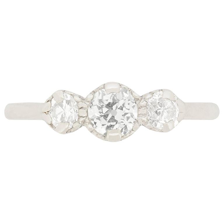 Art Deco 0.80 Carat Diamond Three-Stone Engagement Ring, circa 1920s For Sale