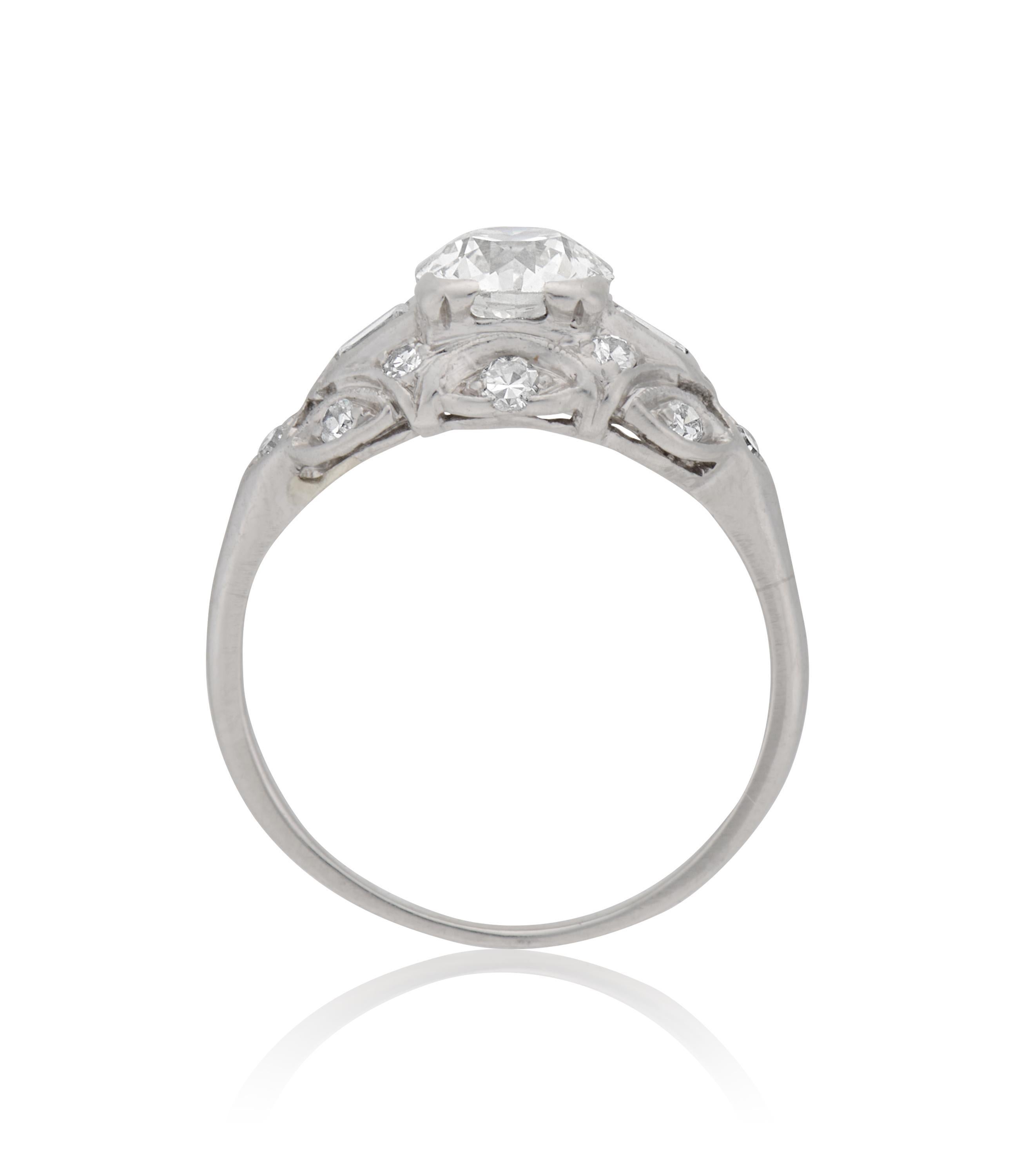 Platin-Verlobungsring, antik, Art déco, 0,80 Karat runder Diamant im Brillantschliff im Zustand „Gut“ in New York, NY