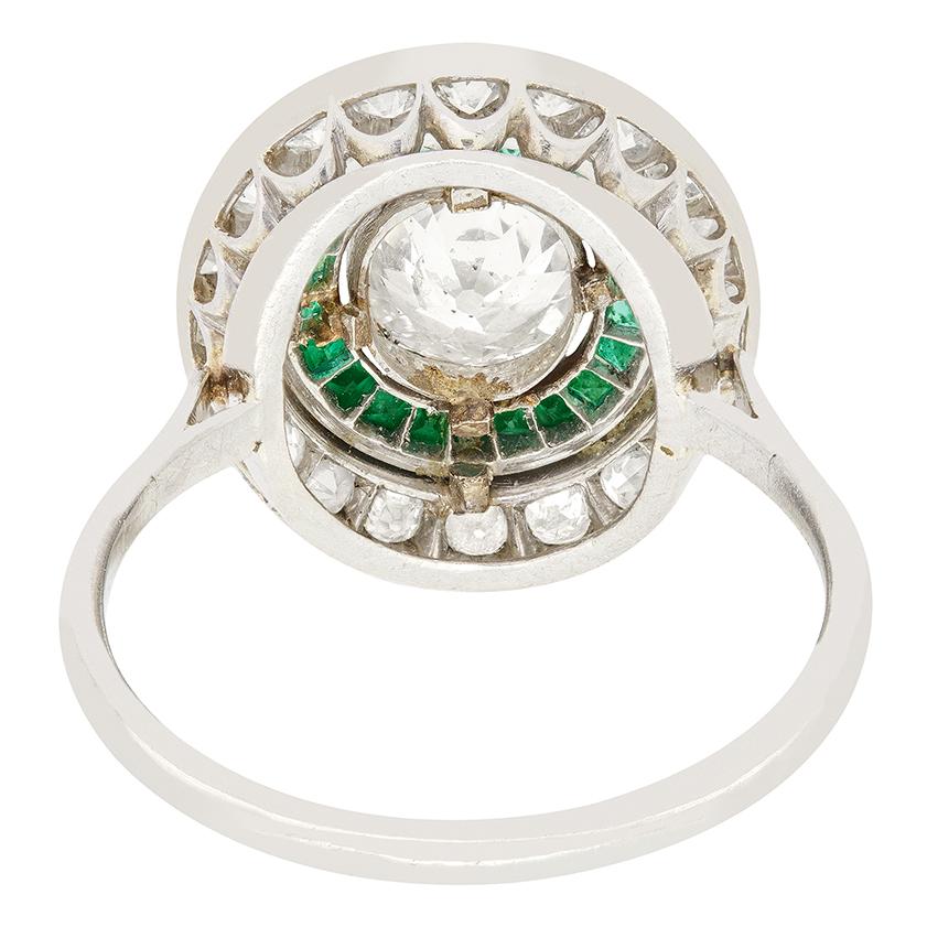 Taille vieille Europe Bague cible Art déco en diamants et émeraudes de 0,80 carat, c. 1920 en vente