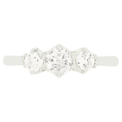 Anello a trilogia di diamanti Art Deco da 0,80 carati, 1920 ca.