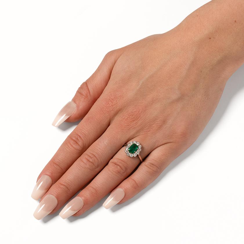 Women's Art Deco 0.80ct Emerald and Diamond Cluster Ring, c.1920s For Sale